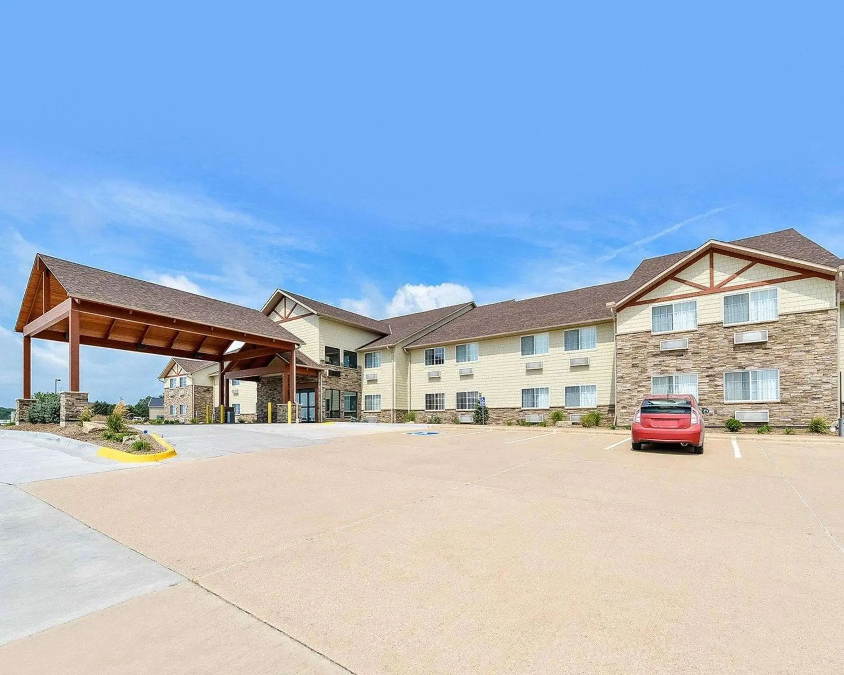 Property building in Comfort Inn & Suites Riverview near Davenport and I-80 Property building in Comfort Inn & Suites Riverview near Davenport and I-80