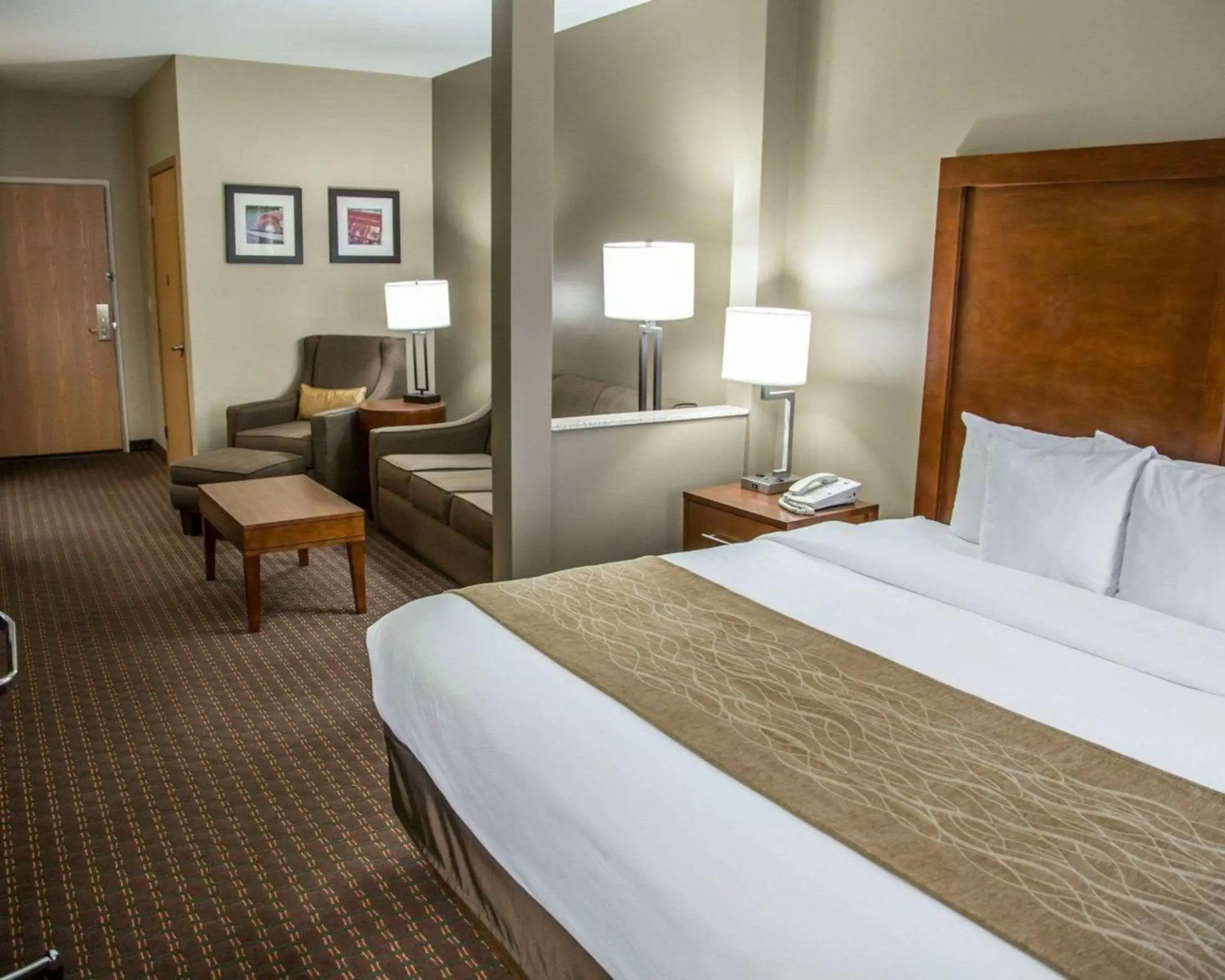 Photo of the whole room, Bed in Comfort Inn & Suites Riverview near Davenport and I-80 Photo of the whole room, Bed in Comfort Inn & Suites Riverview near Davenport and I-80