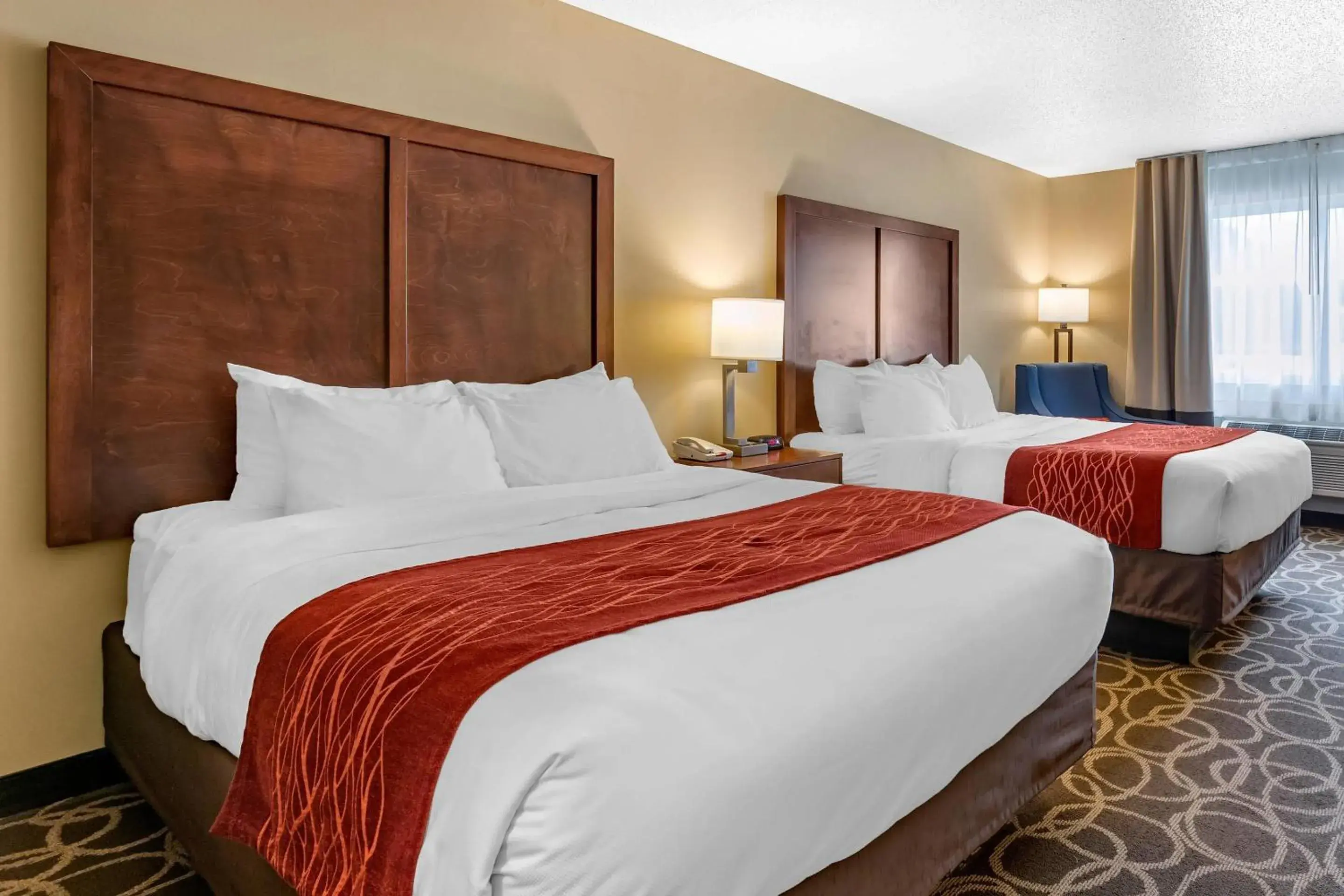 Queen Room - Non-Smoking in Comfort Inn Dyersville Near the Field of Dreams Queen Room - Non-Smoking in Comfort Inn Dyersville Near the Field of Dreams