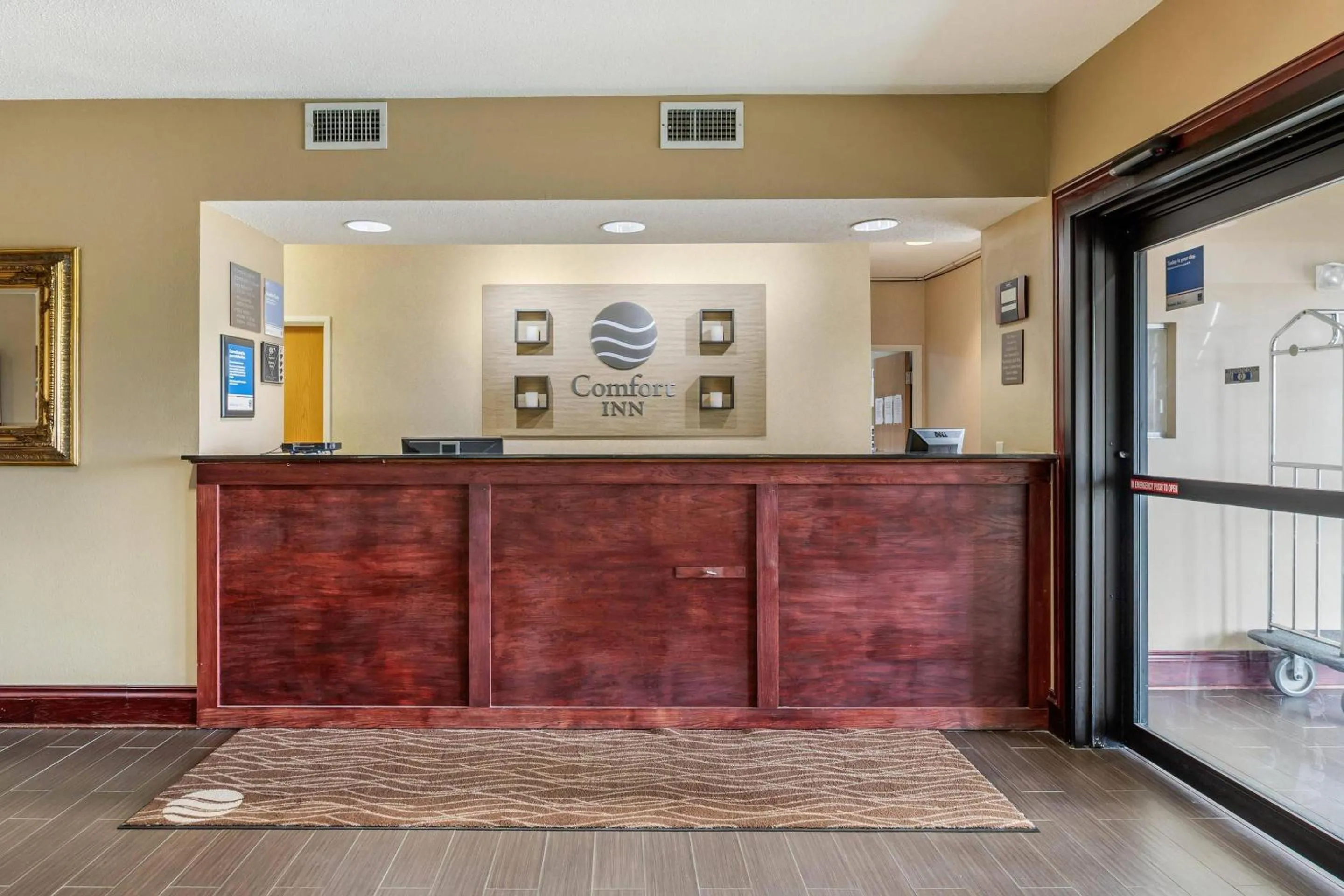 Lobby or reception in Comfort Inn Walcott near Davenport