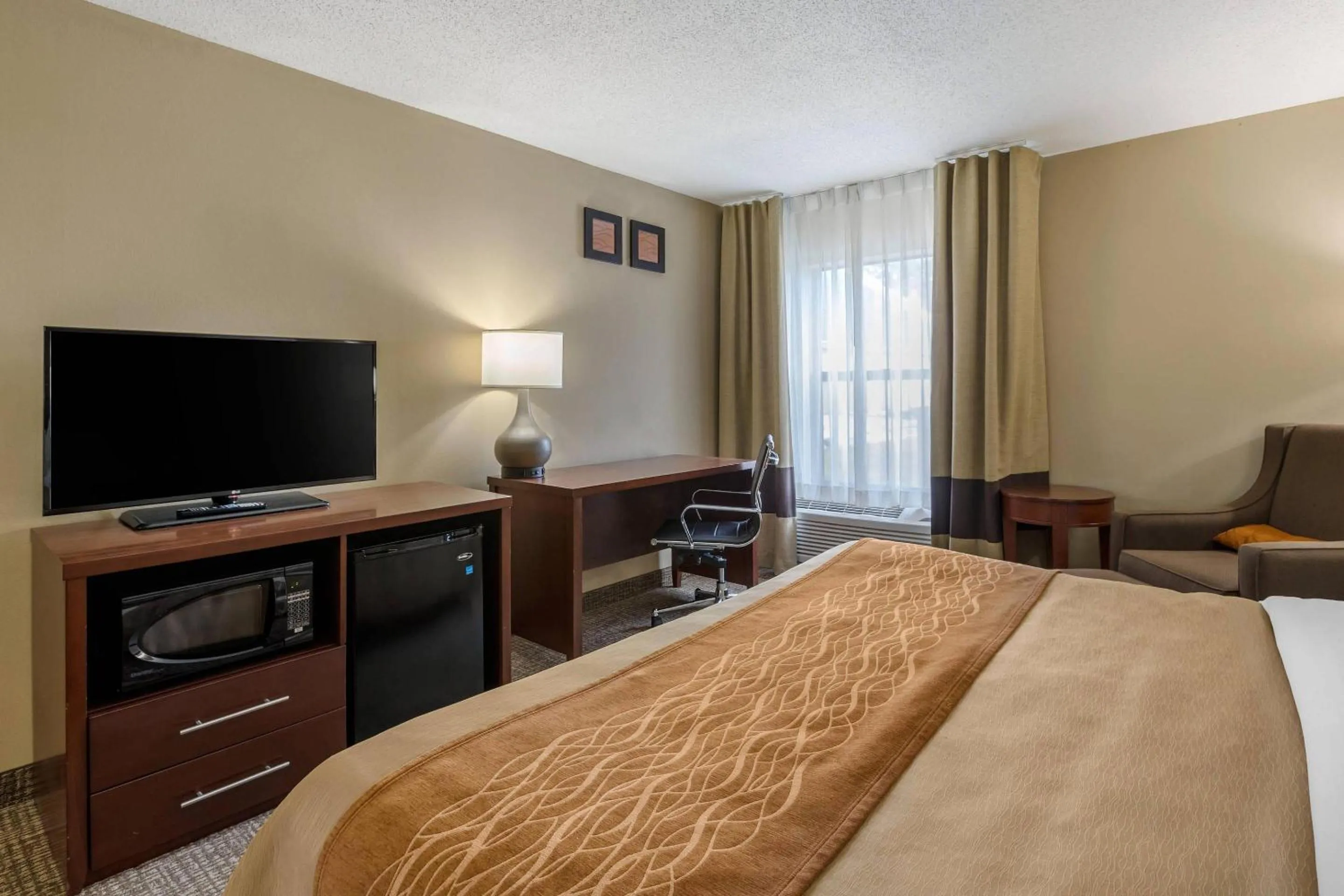 Bedroom, Bed in Comfort Inn Walcott near Davenport