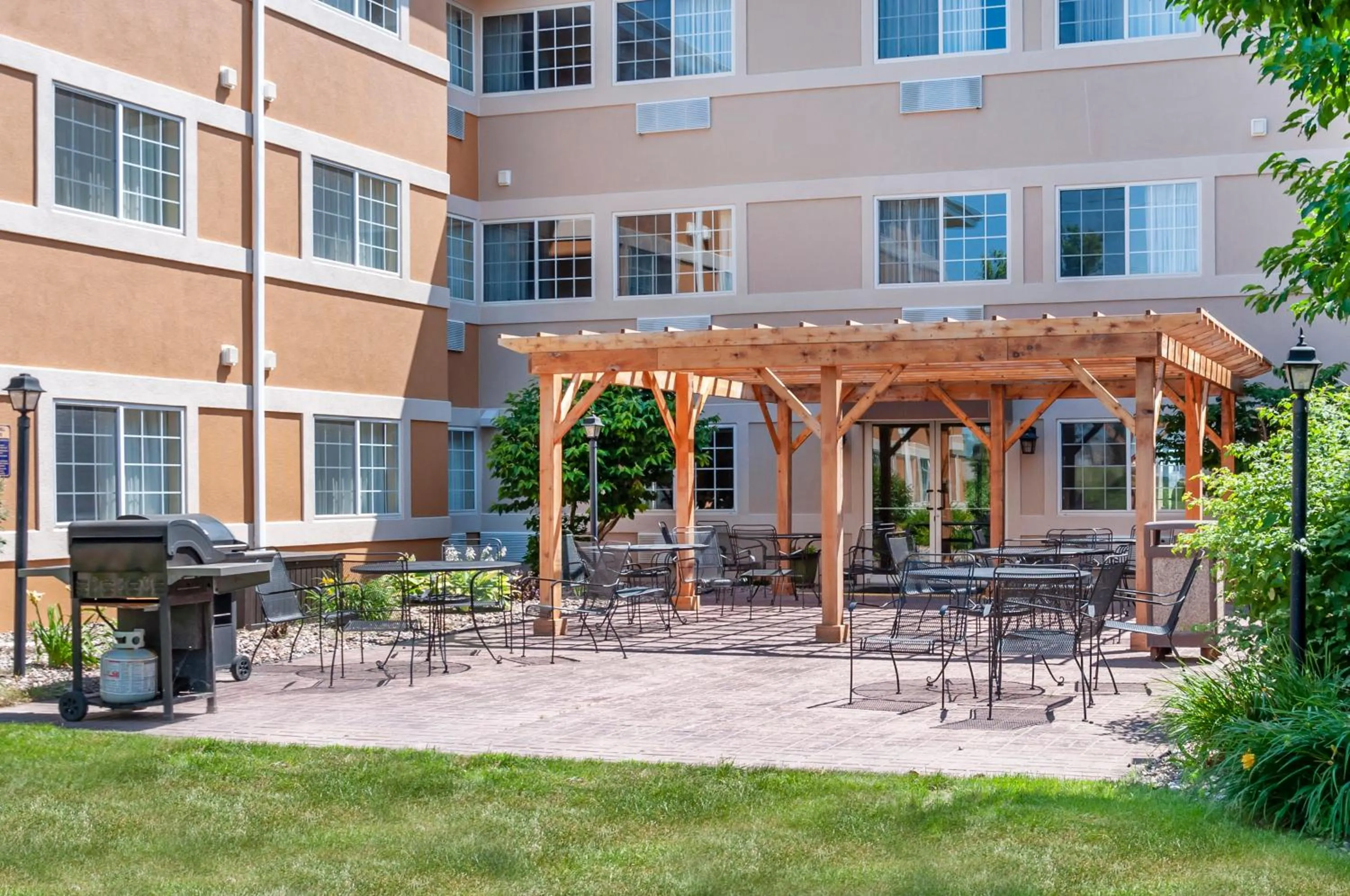 Garden in MainStay Suites Dubuque at Hwy 20