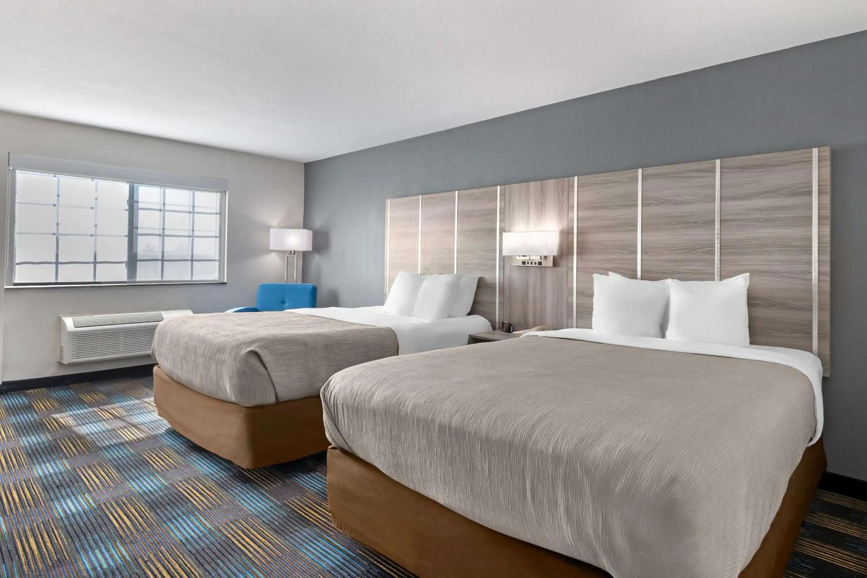 Bedroom, Bed in Quality Inn & Suites Fort Madison near Hwy 61