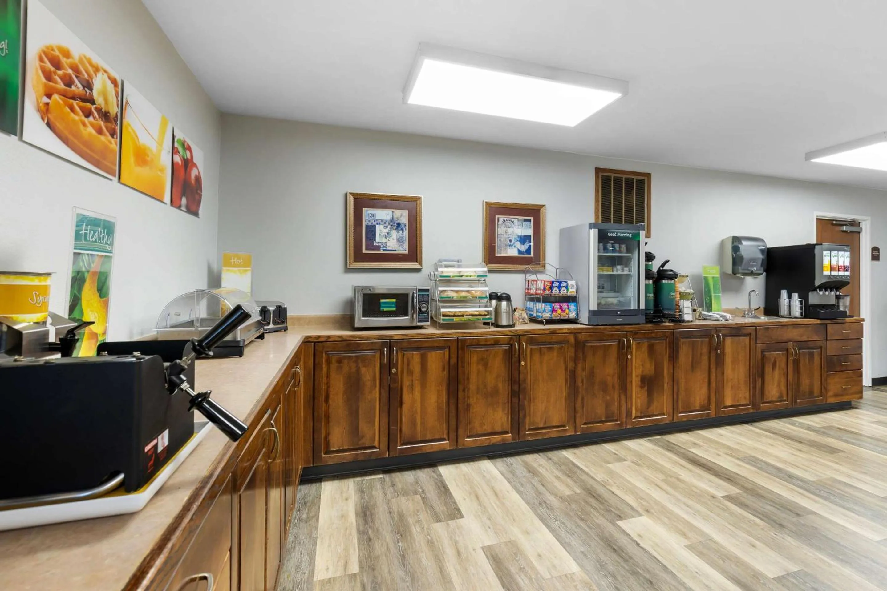 Breakfast in Quality Inn & Suites Fort Madison near Hwy 61