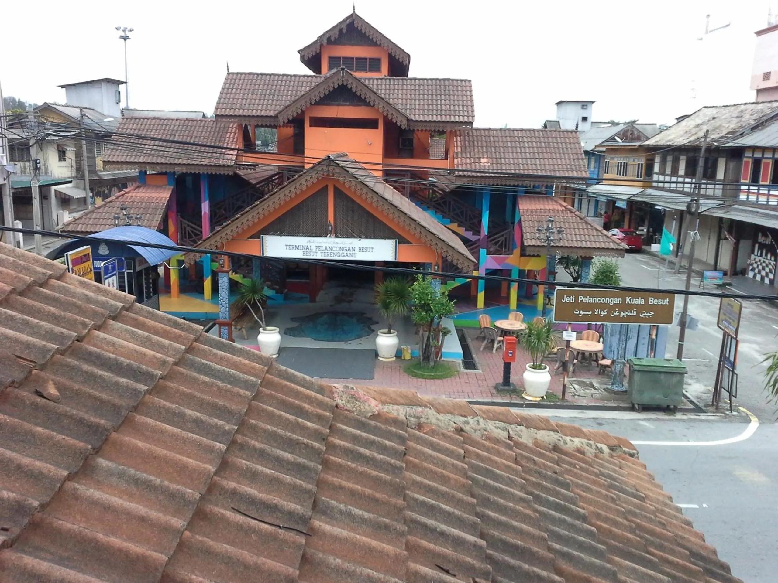 KUALA BESUT JETTY BUDGET HOTEL AIN - In front of Kuala Besut Jetty