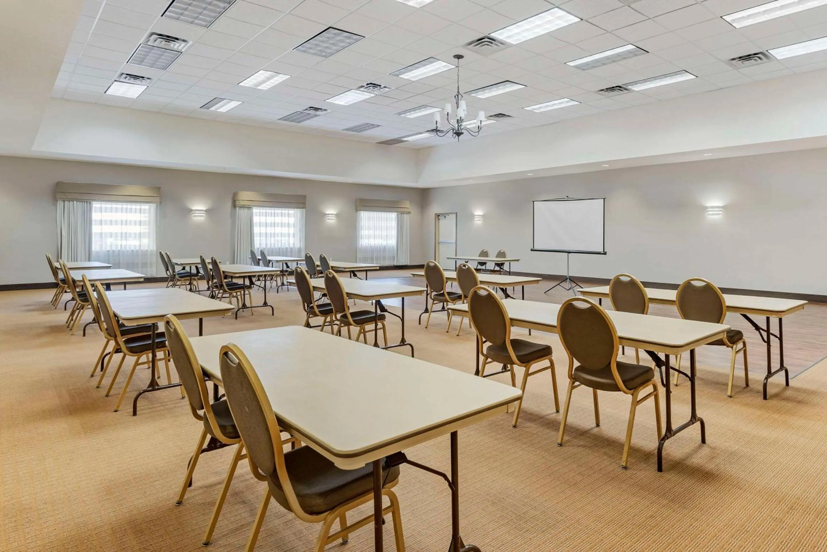 Meeting/conference room in Sleep Inn & Suites Charles City
