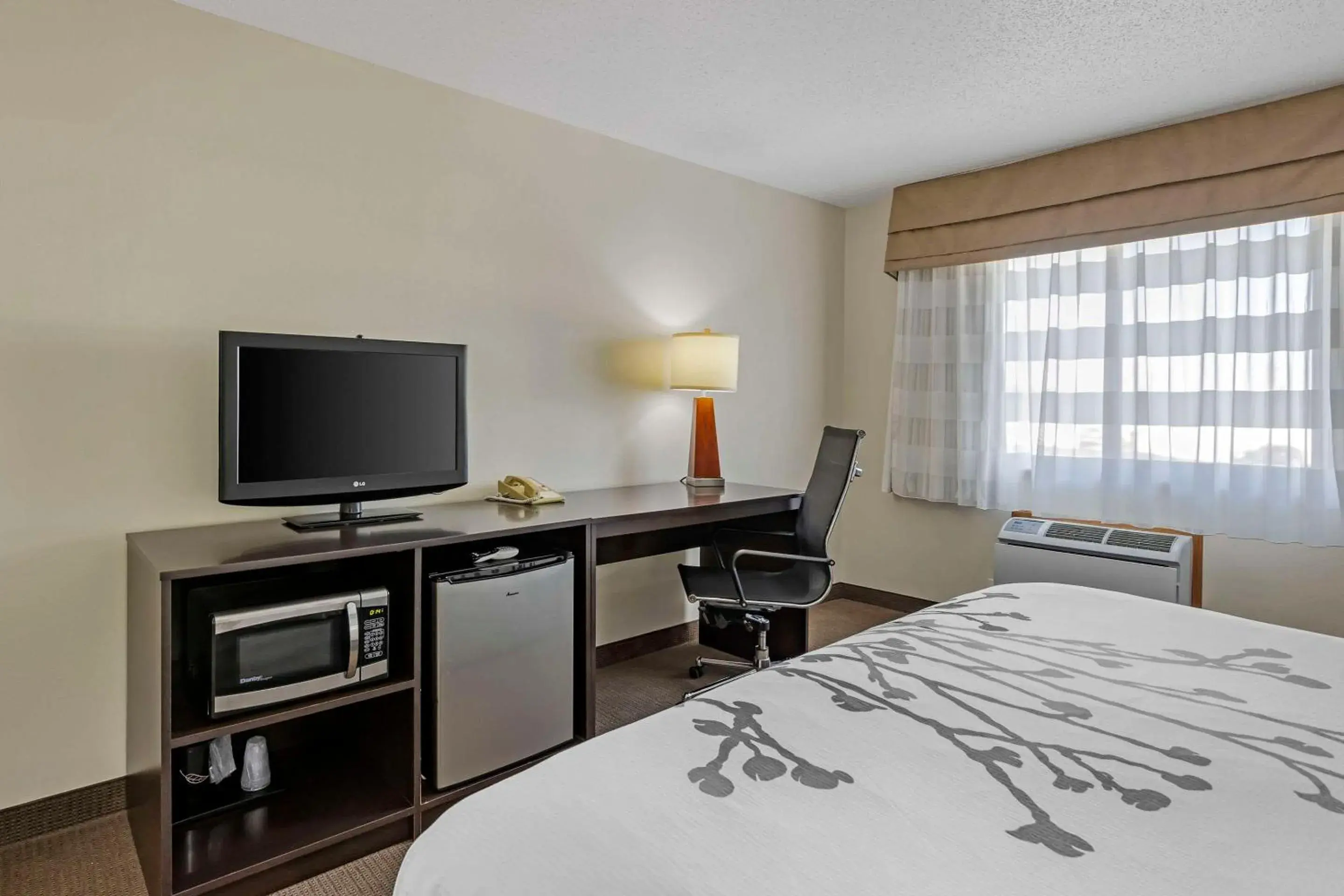 Bedroom, Bed in Sleep Inn & Suites Charles City Bedroom, Bed in Sleep Inn & Suites Charles City