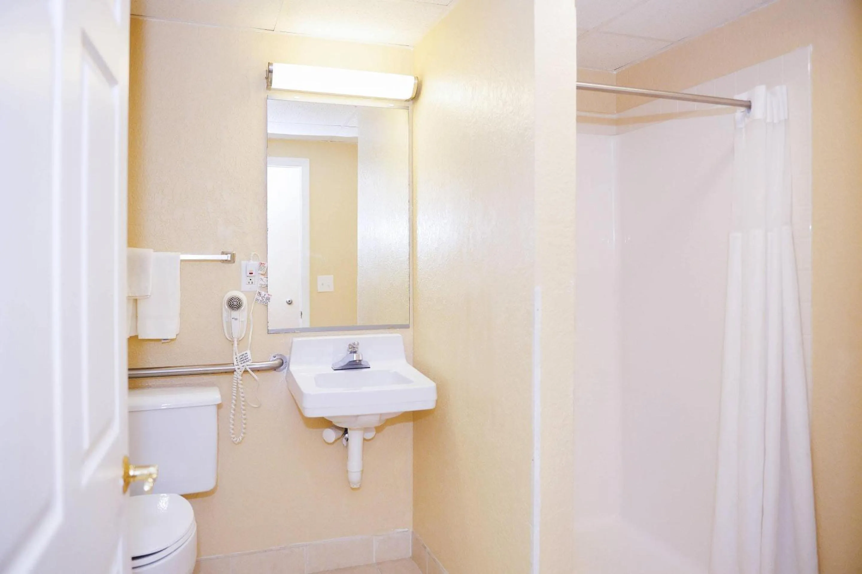 Bedroom in Quality Inn & Suites Ames Conference Center Near ISU Campus