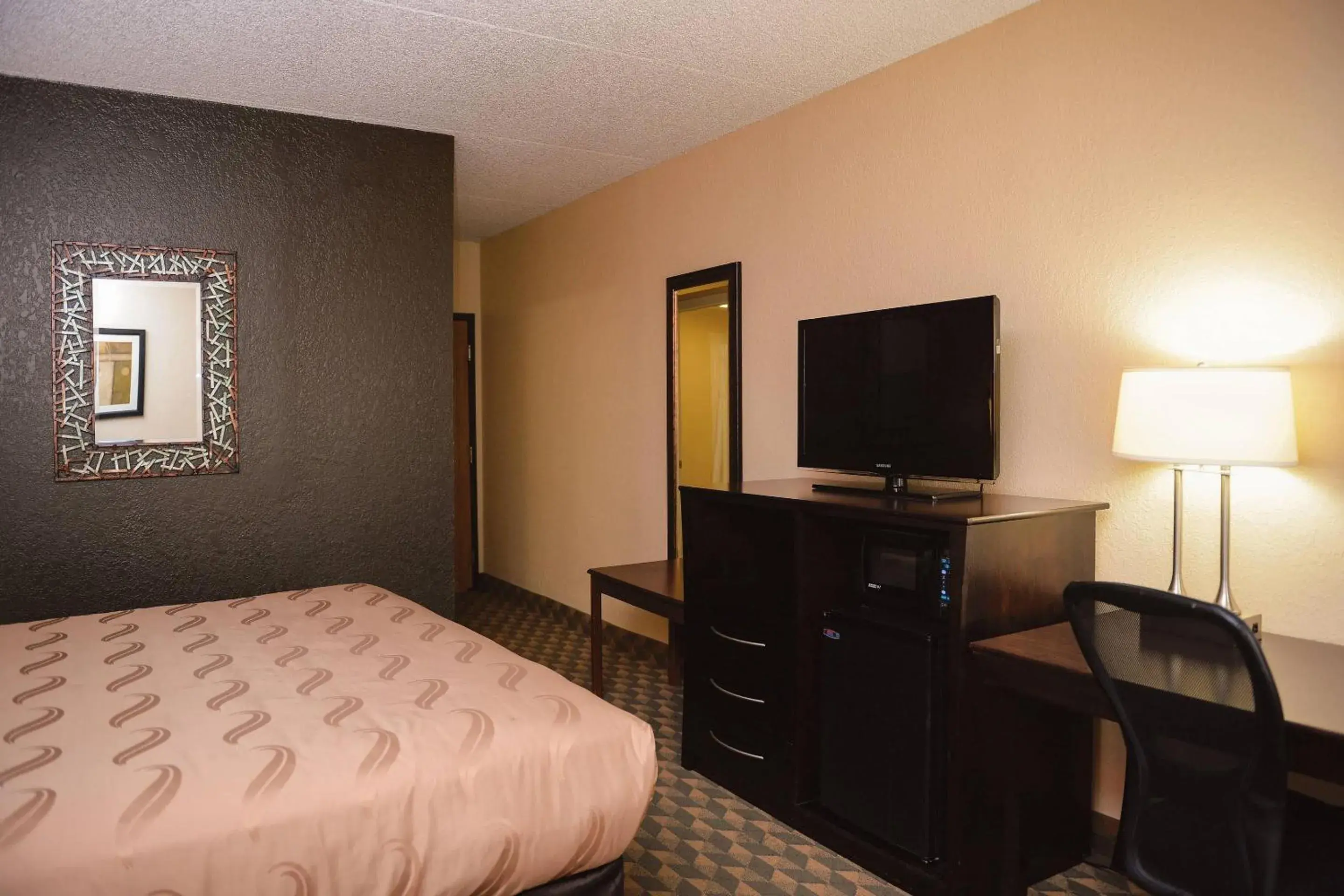 Bedroom, Bed in Quality Inn & Suites Ames Conference Center Near ISU Campus Bedroom, Bed in Quality Inn & Suites Ames Conference Center Near ISU Campus