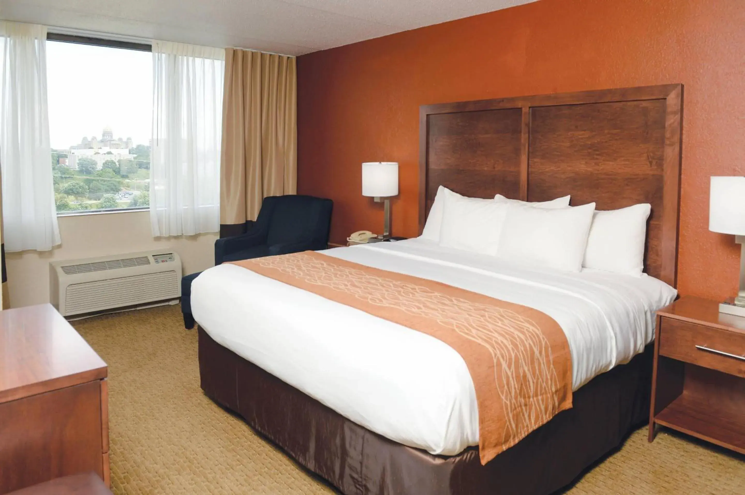 Bedroom, Bed in Comfort Inn & Suites Event Center Bedroom, Bed in Comfort Inn & Suites Event Center