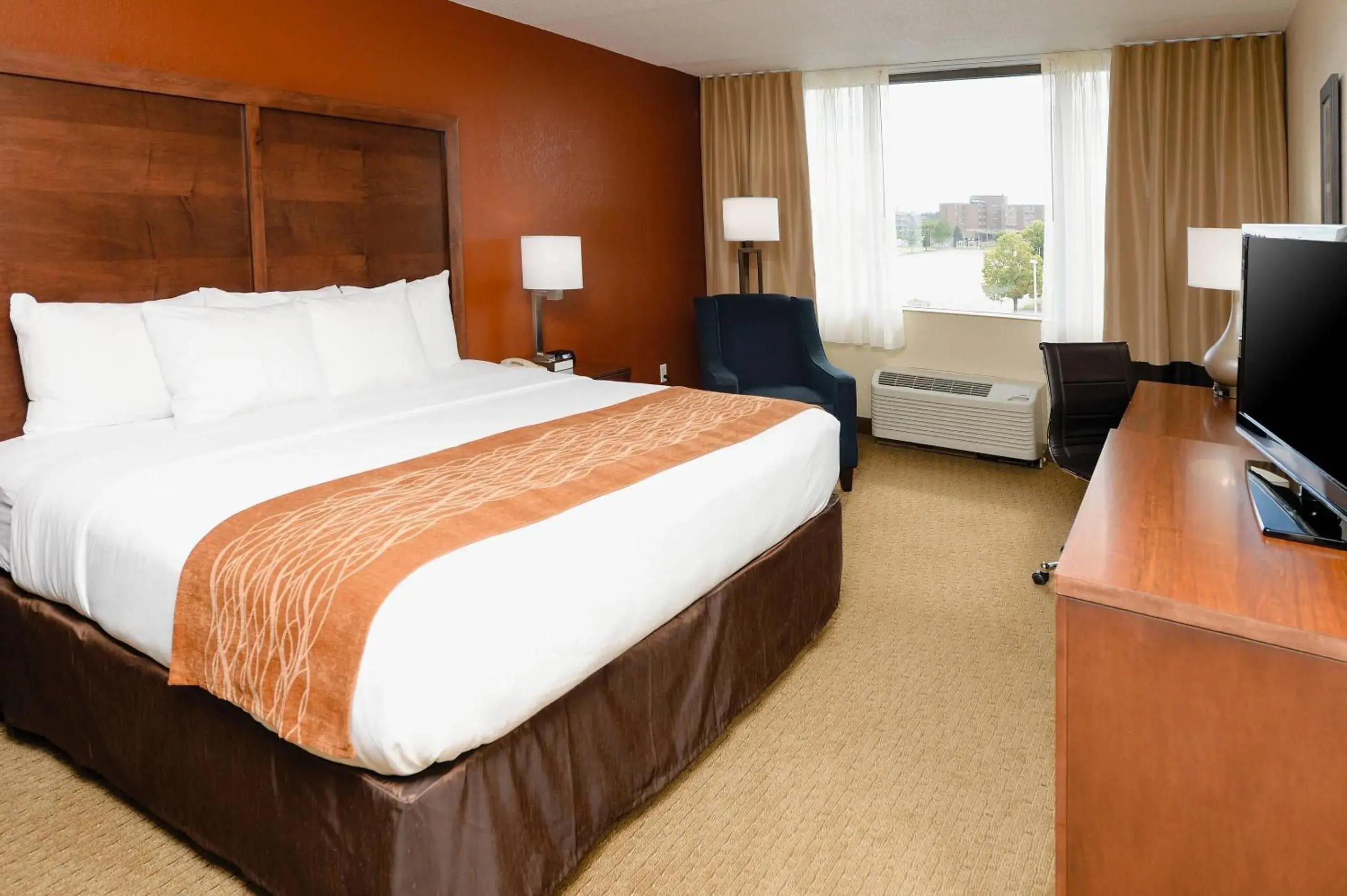 Bedroom, Bed in Comfort Inn & Suites Event Center Bedroom, Bed in Comfort Inn & Suites Event Center