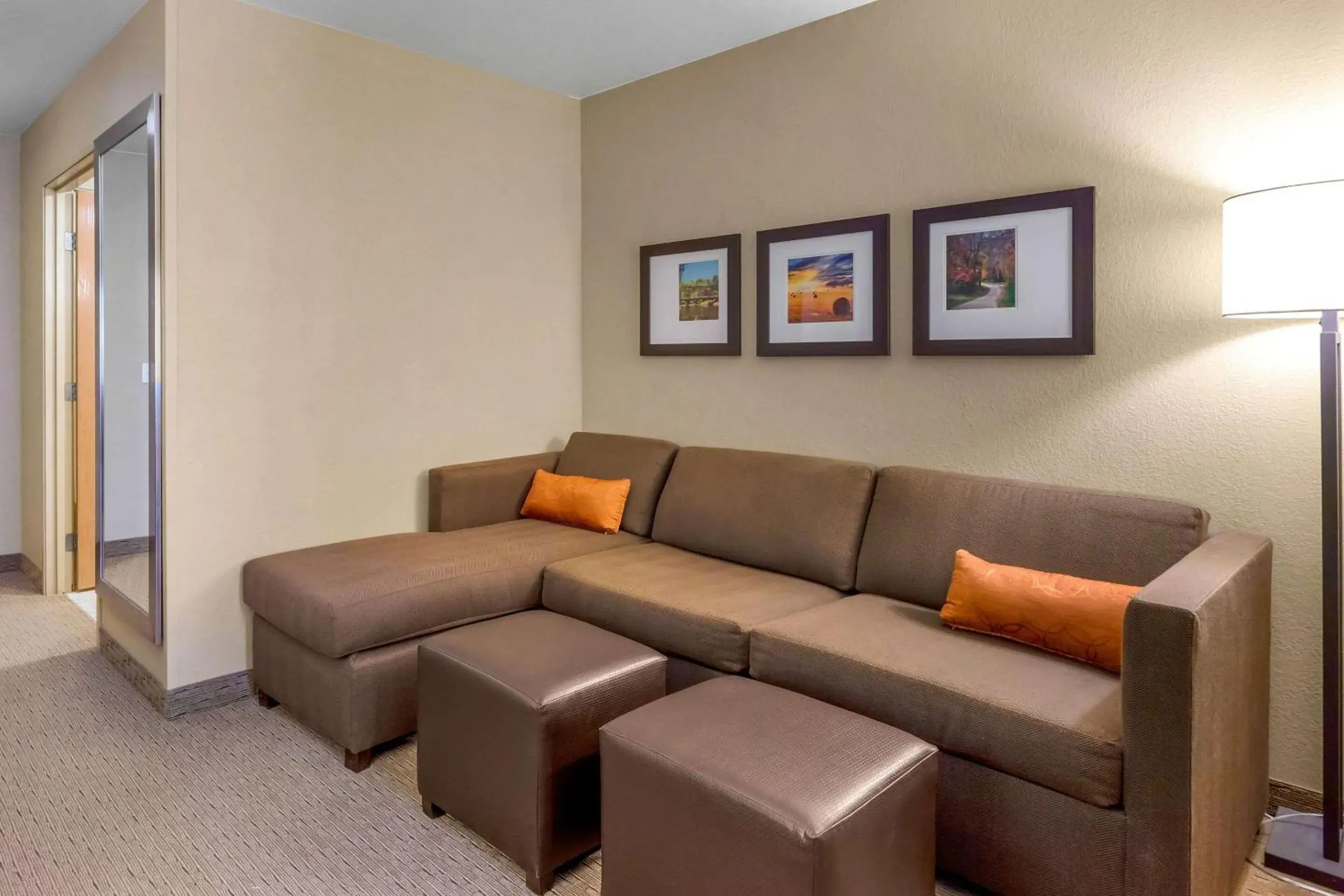 King Suite with Sofa Bed - Non-Smoking in Comfort Suites Burlington King Suite with Sofa Bed - Non-Smoking in Comfort Suites Burlington