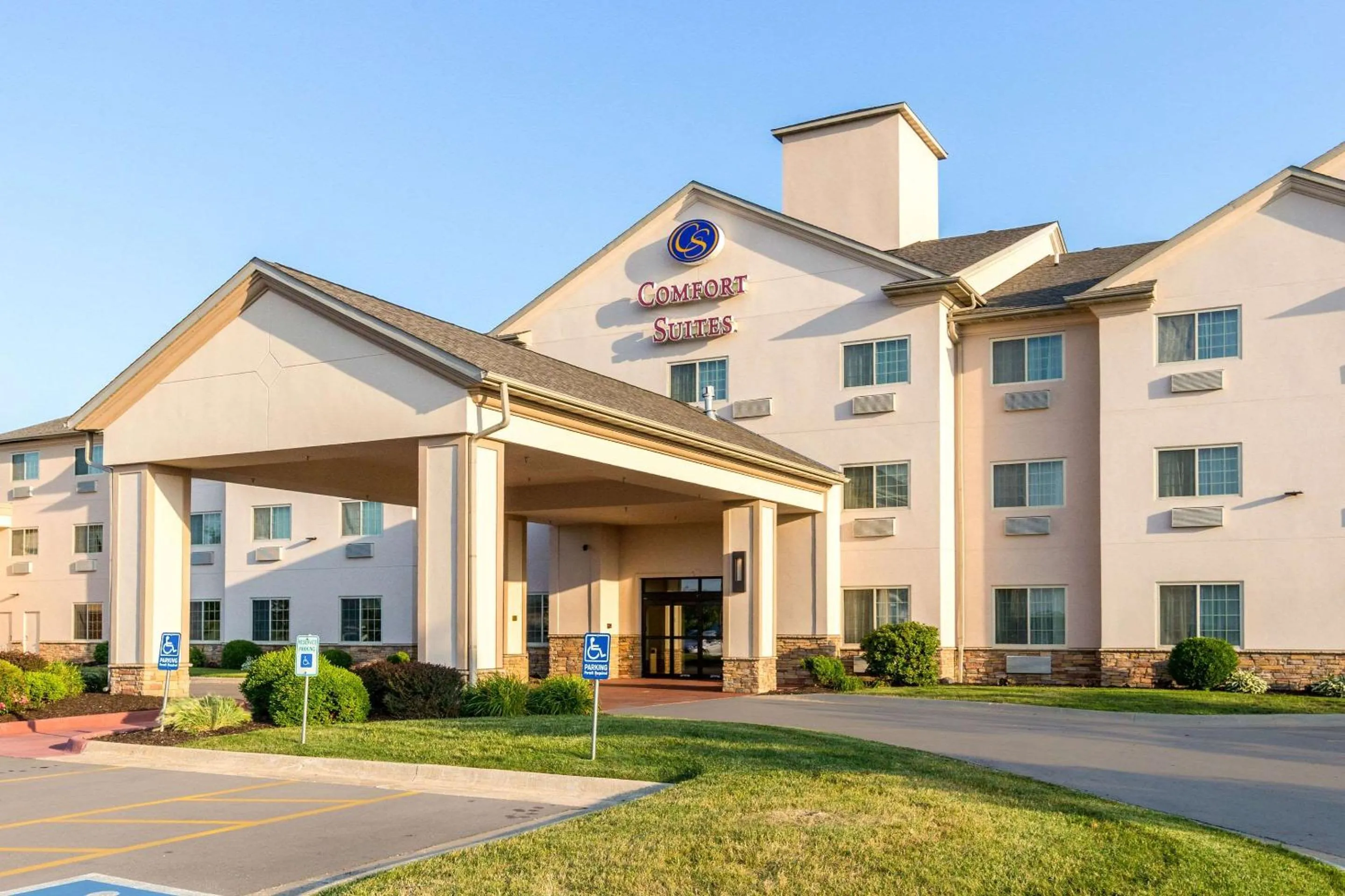 Property building in Comfort Suites Burlington
