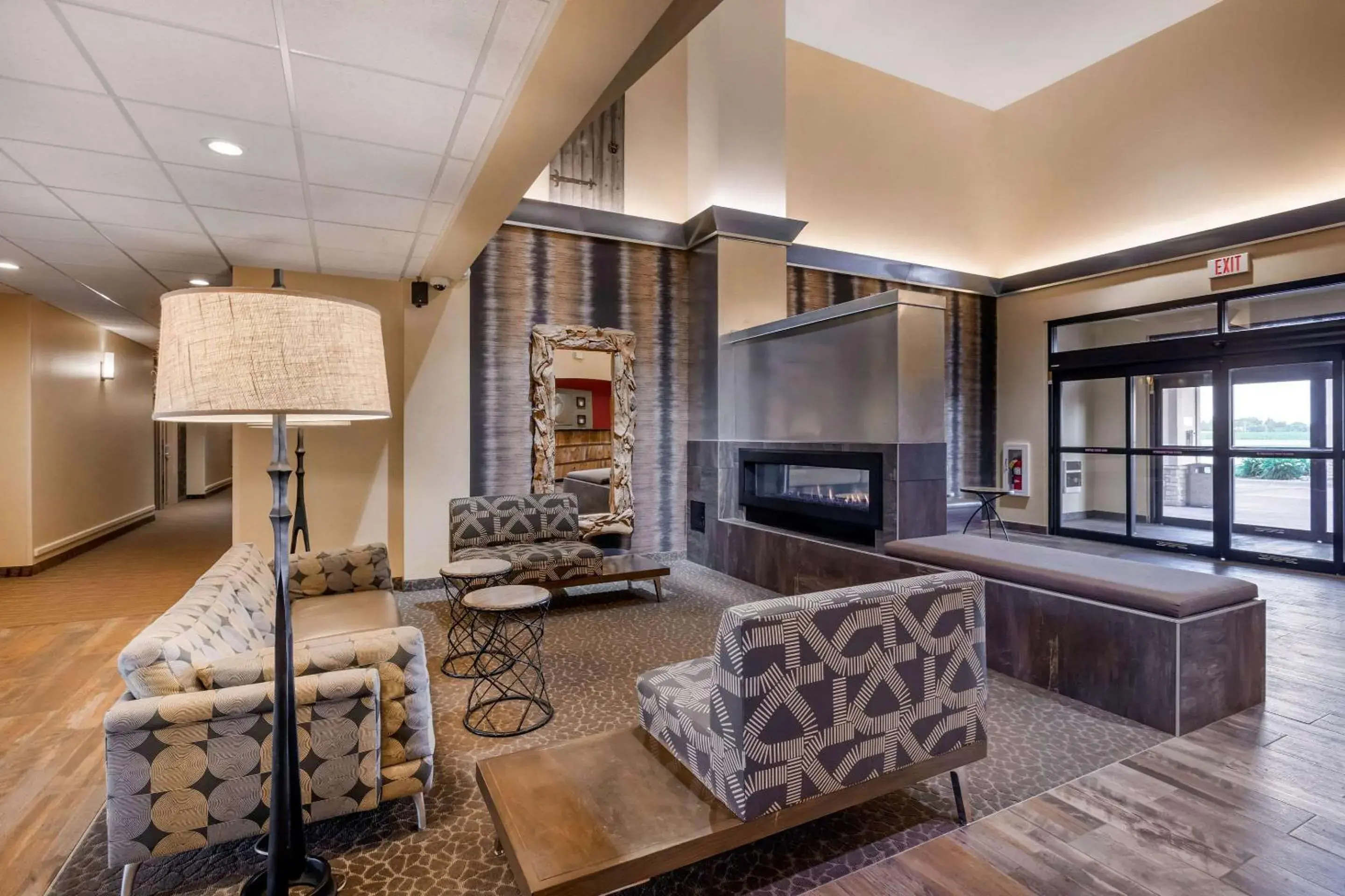 Lobby or reception in Comfort Suites Burlington Lobby or reception in Comfort Suites Burlington