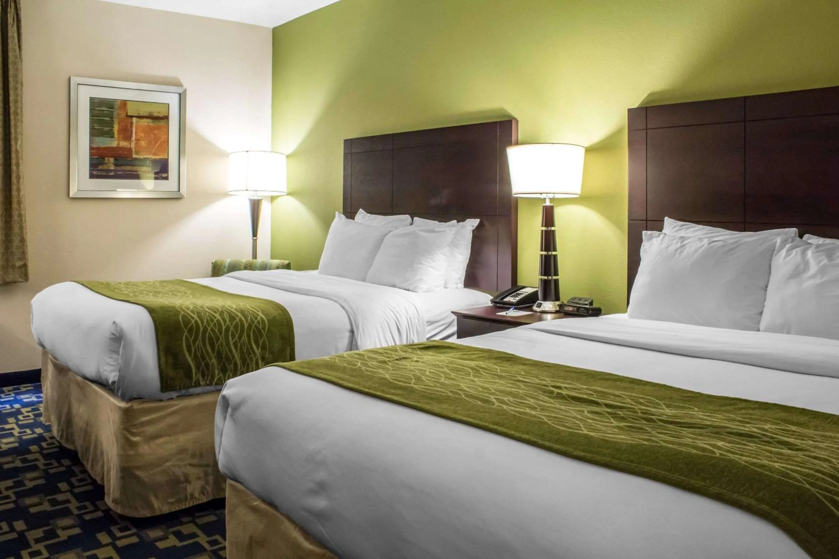 Photo of the whole room, Bed in Econo Lodge Ankeny - Des Moines