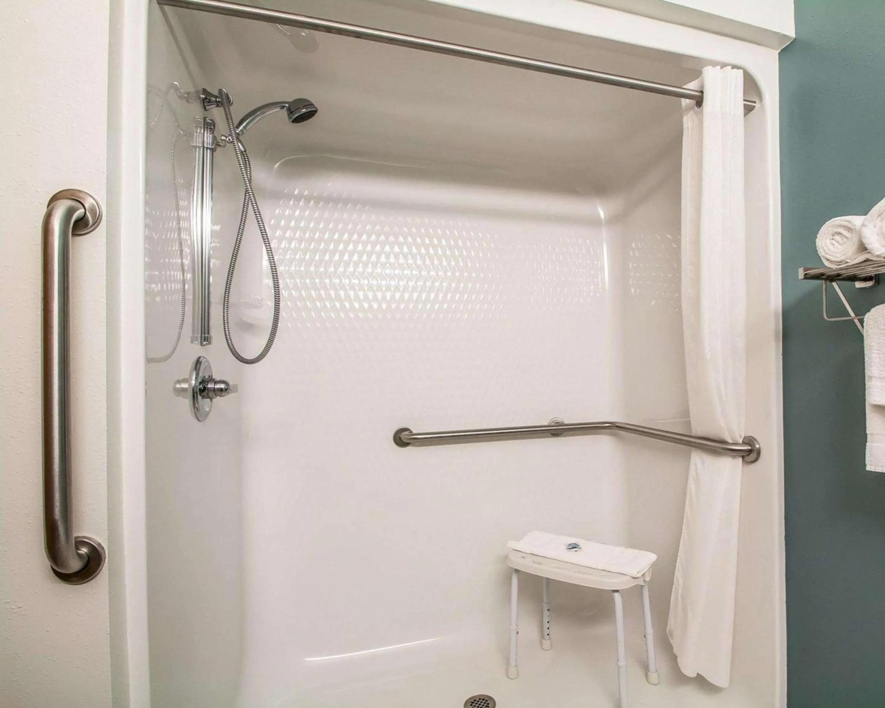 Photo of the whole room in Sleep Inn & Suites Mount Vernon