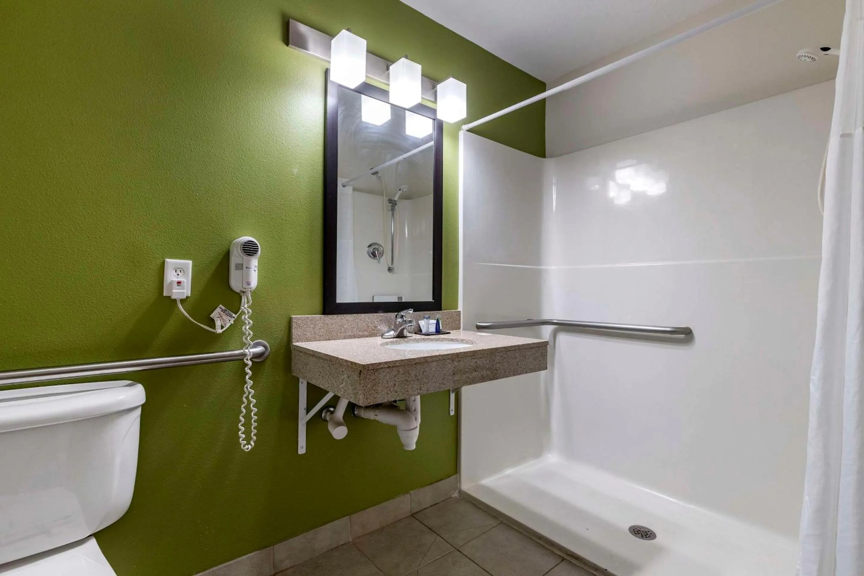 Bathroom in Sleep Inn & Suites Pleasant Hill - Des Moines