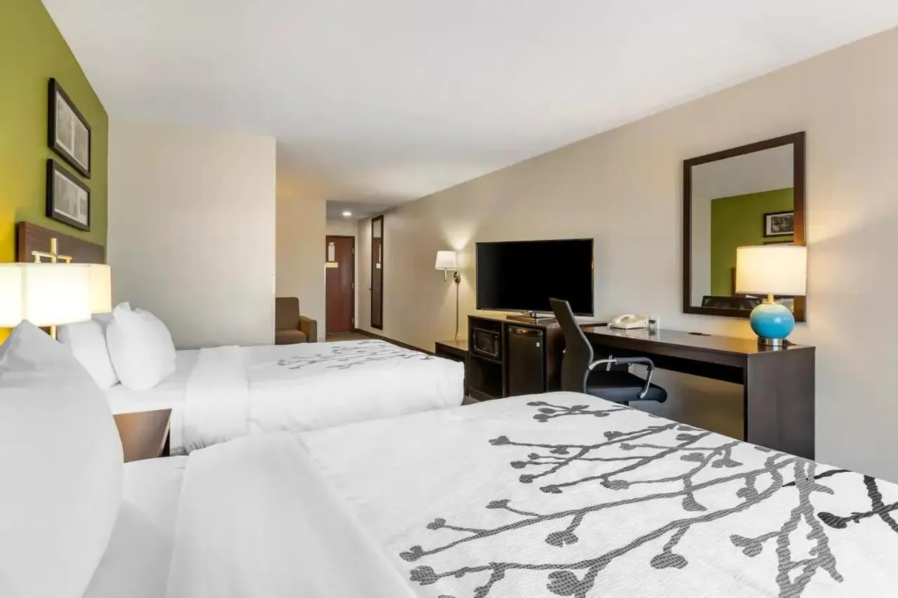 Bed in Sleep Inn & Suites Pleasant Hill - Des Moines