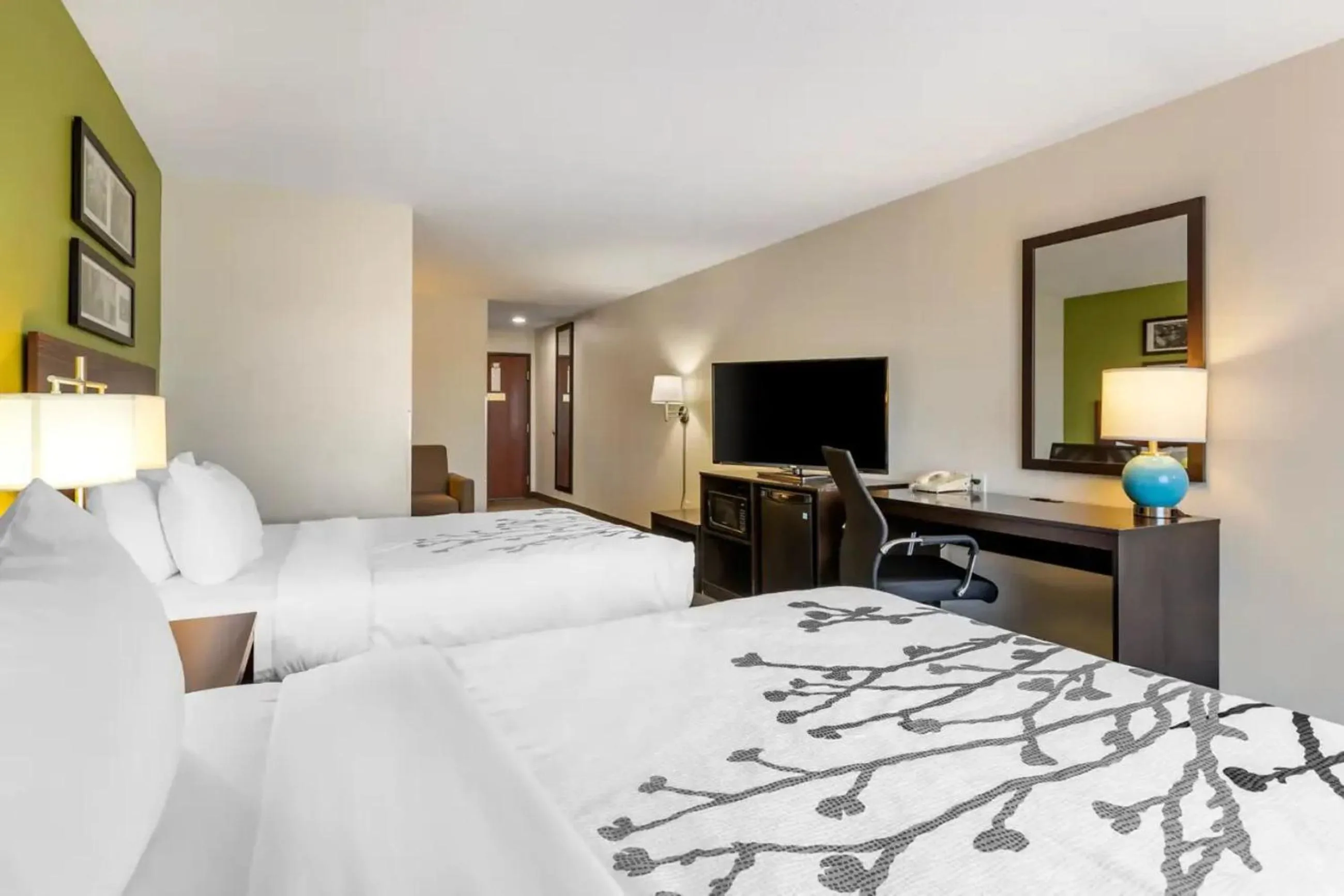 Bed in Sleep Inn & Suites Pleasant Hill - Des Moines