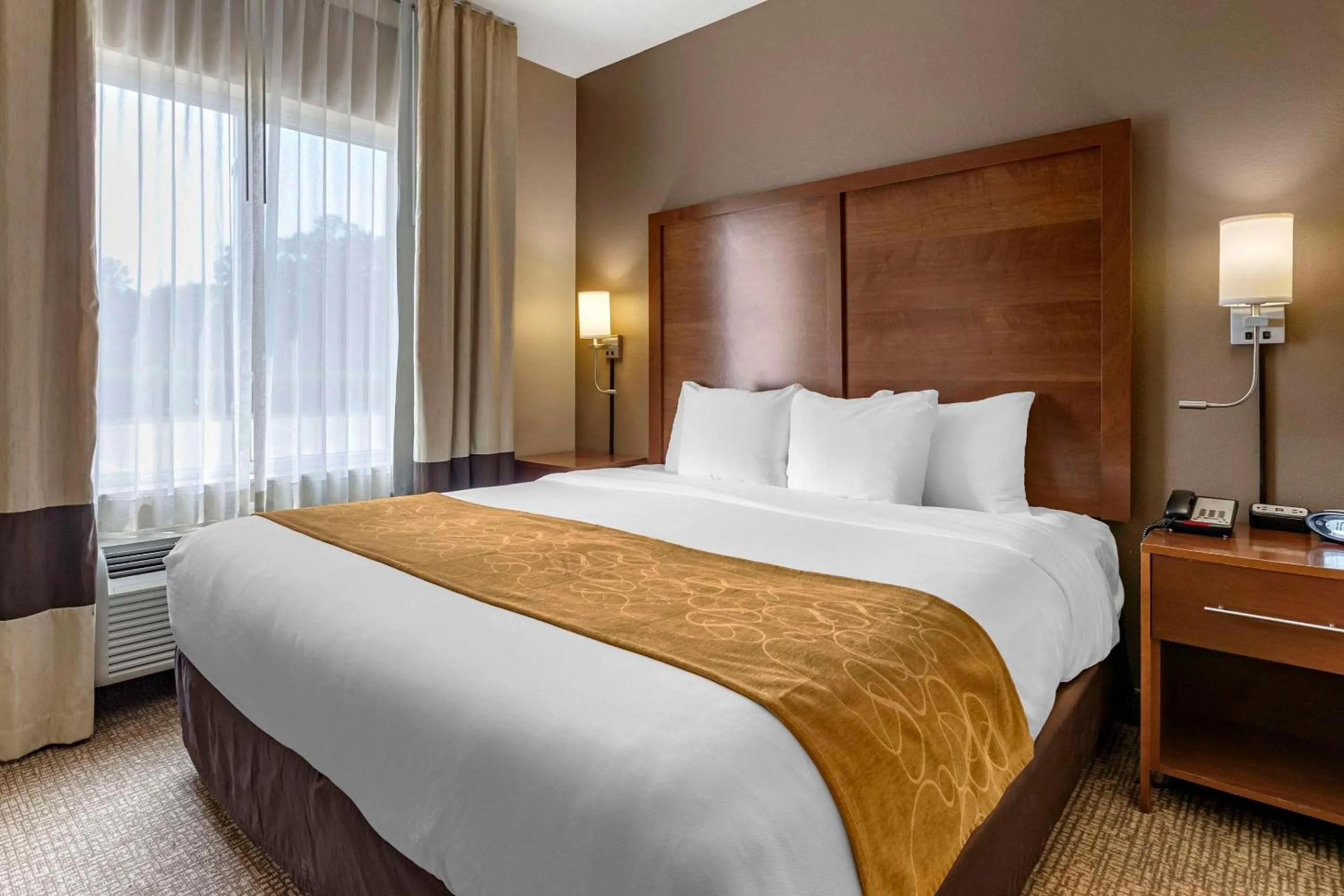 Bedroom, Bed in Comfort Suites Coralville I-80