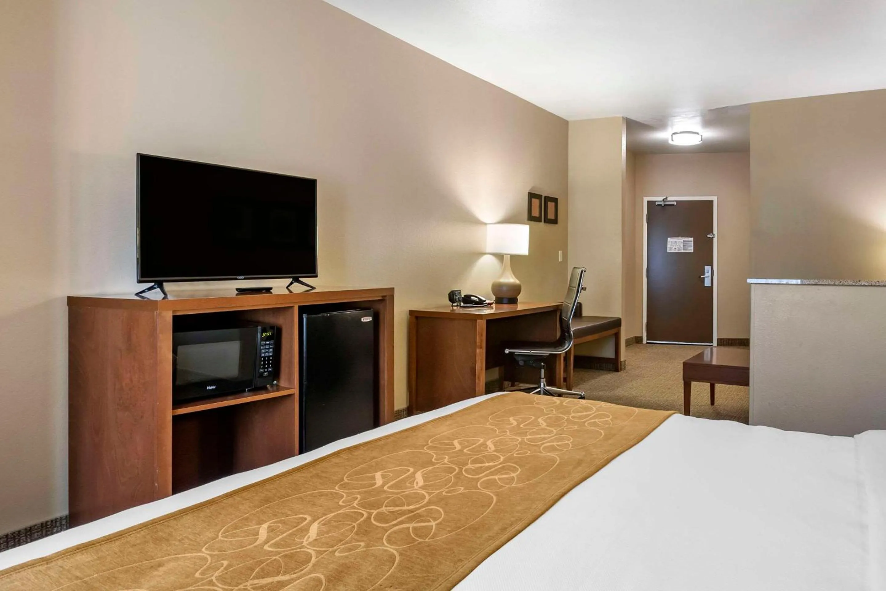Bedroom, Bed in Comfort Suites Coralville I-80