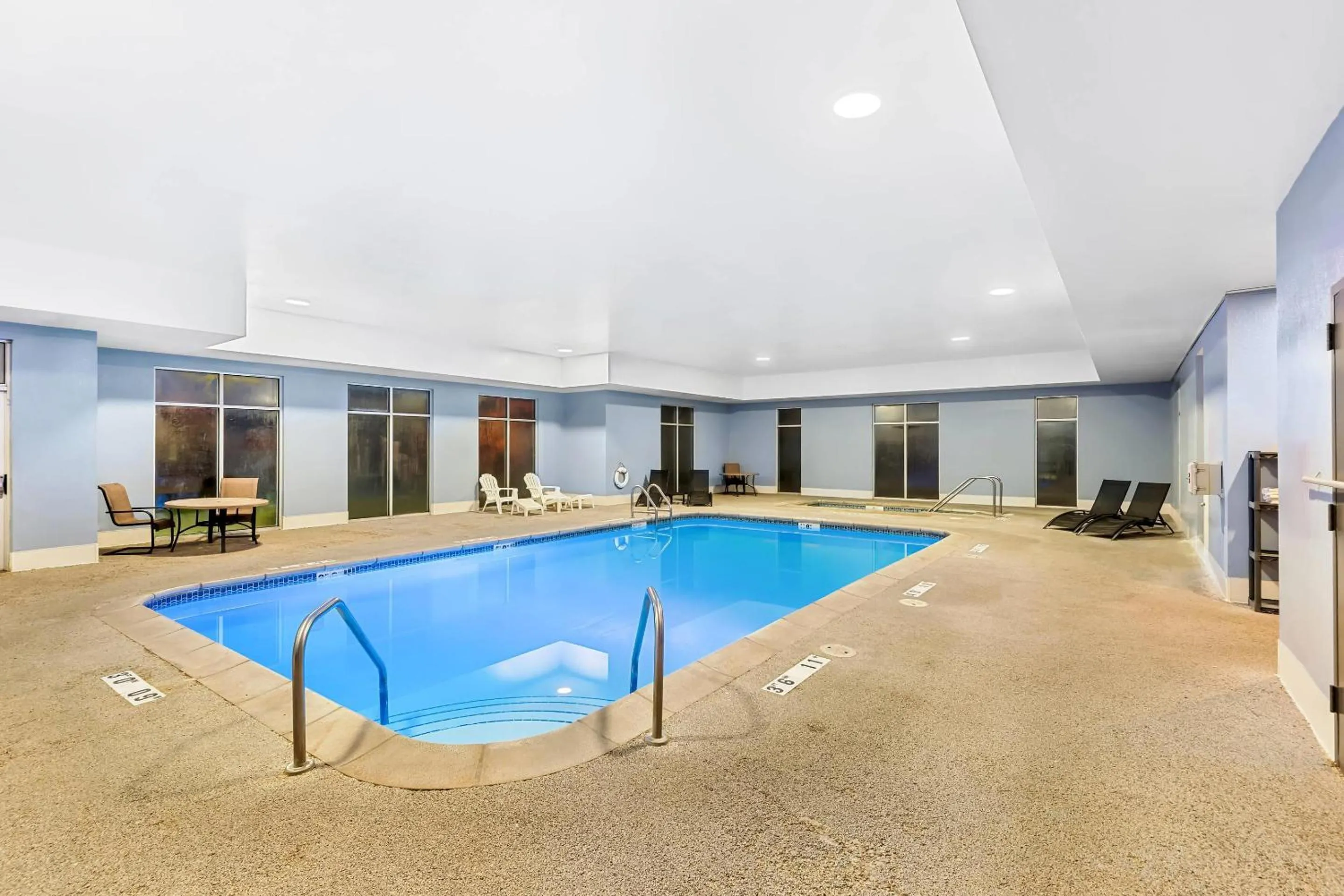 Swimming pool in Quality Inn Fort Dodge