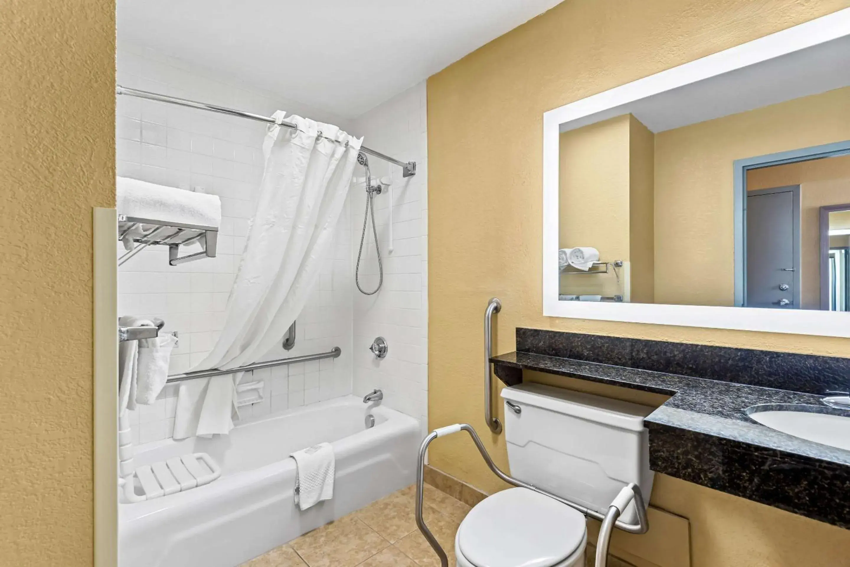 Bedroom in Quality Inn Fort Dodge Bedroom in Quality Inn Fort Dodge