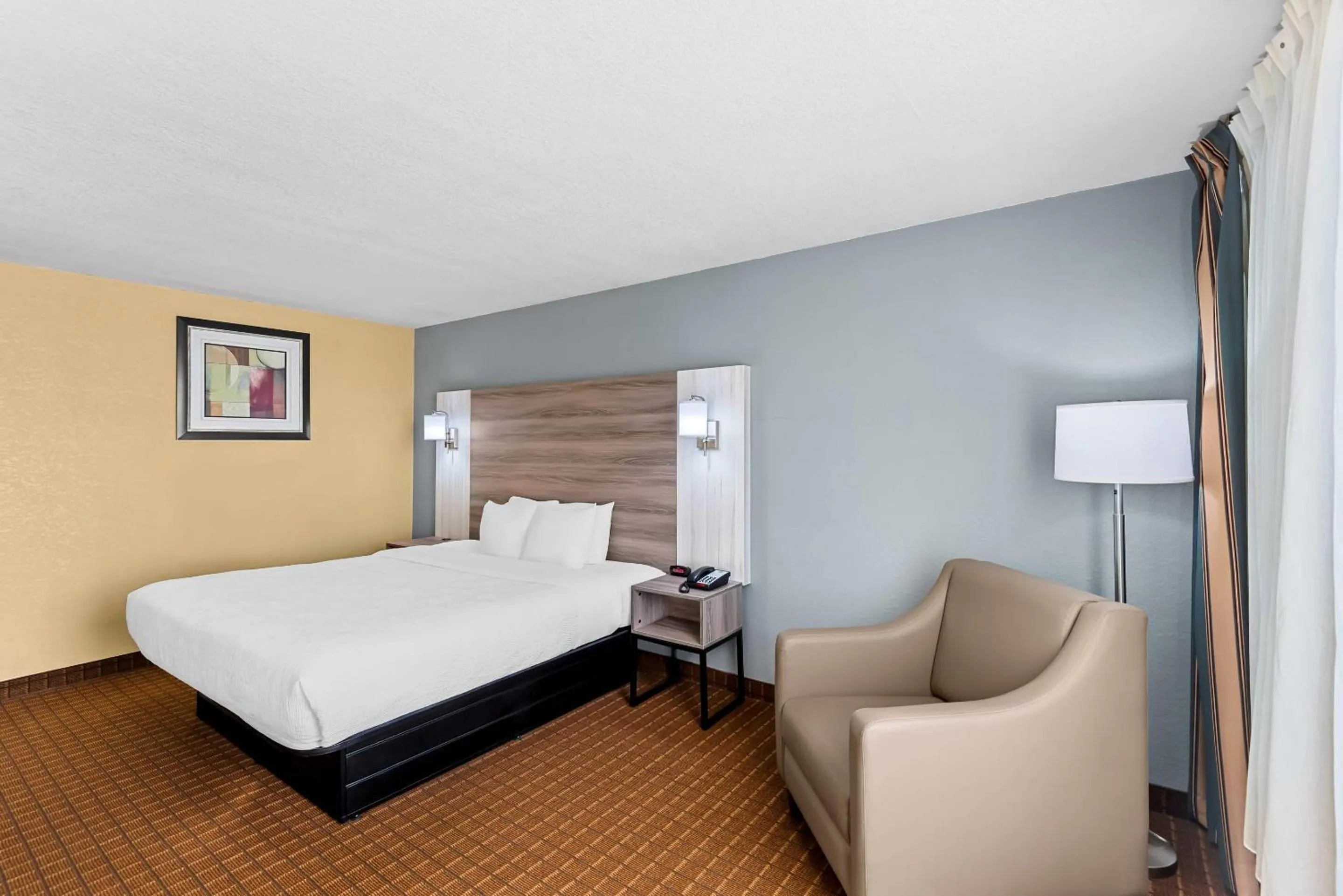 Bedroom, Bed in Quality Inn Fort Dodge