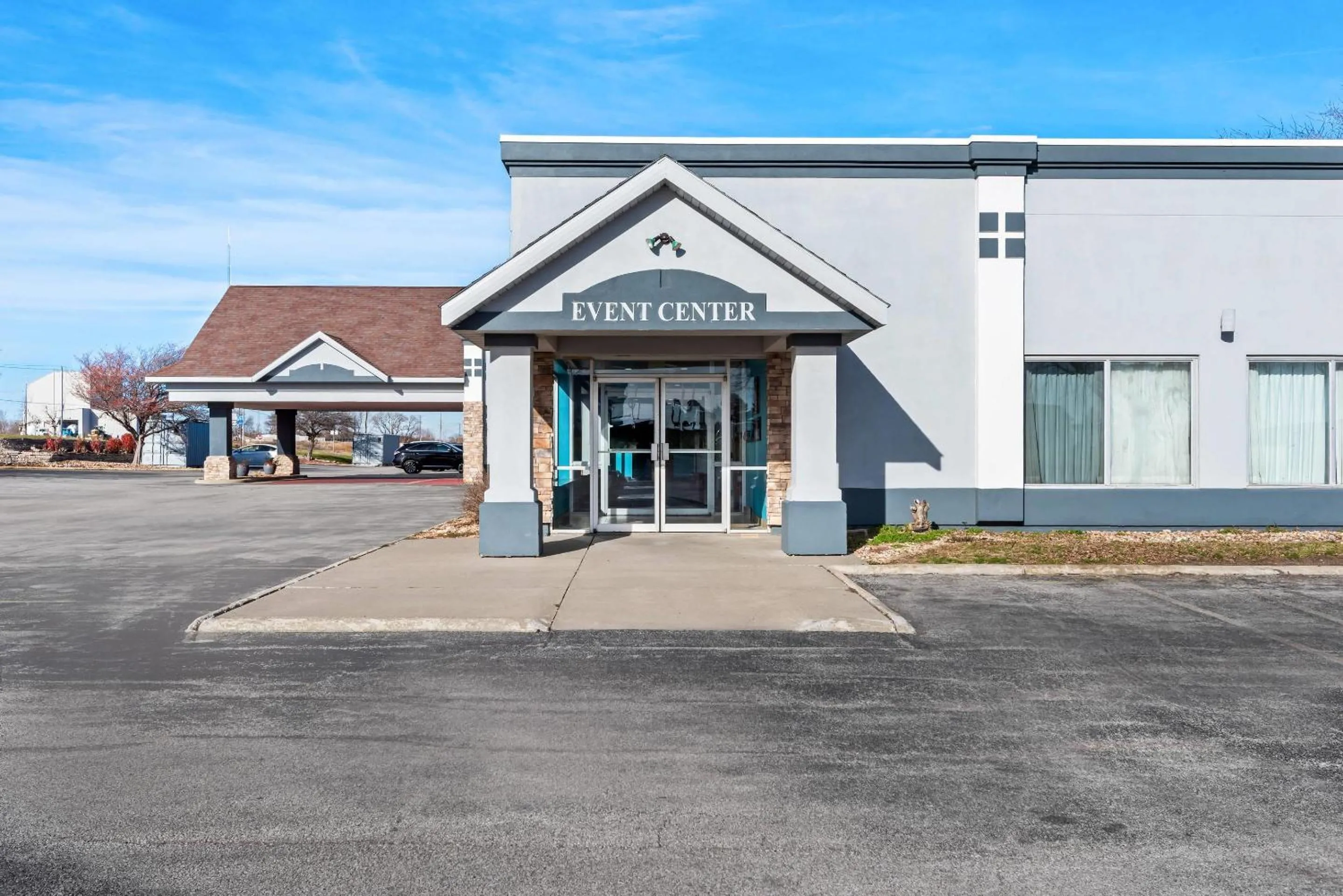Property building in Quality Inn Fort Dodge