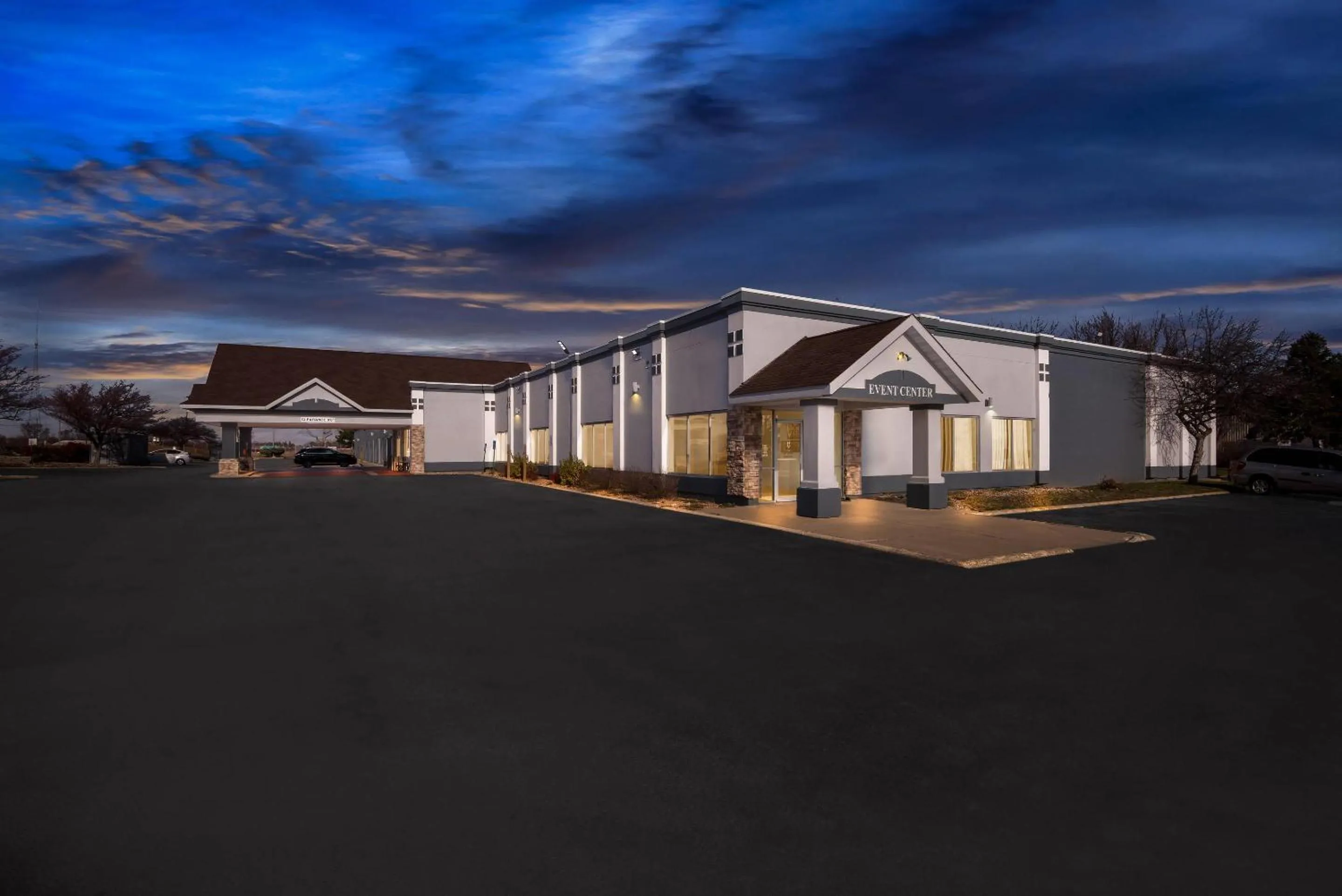 Property building in Quality Inn Fort Dodge