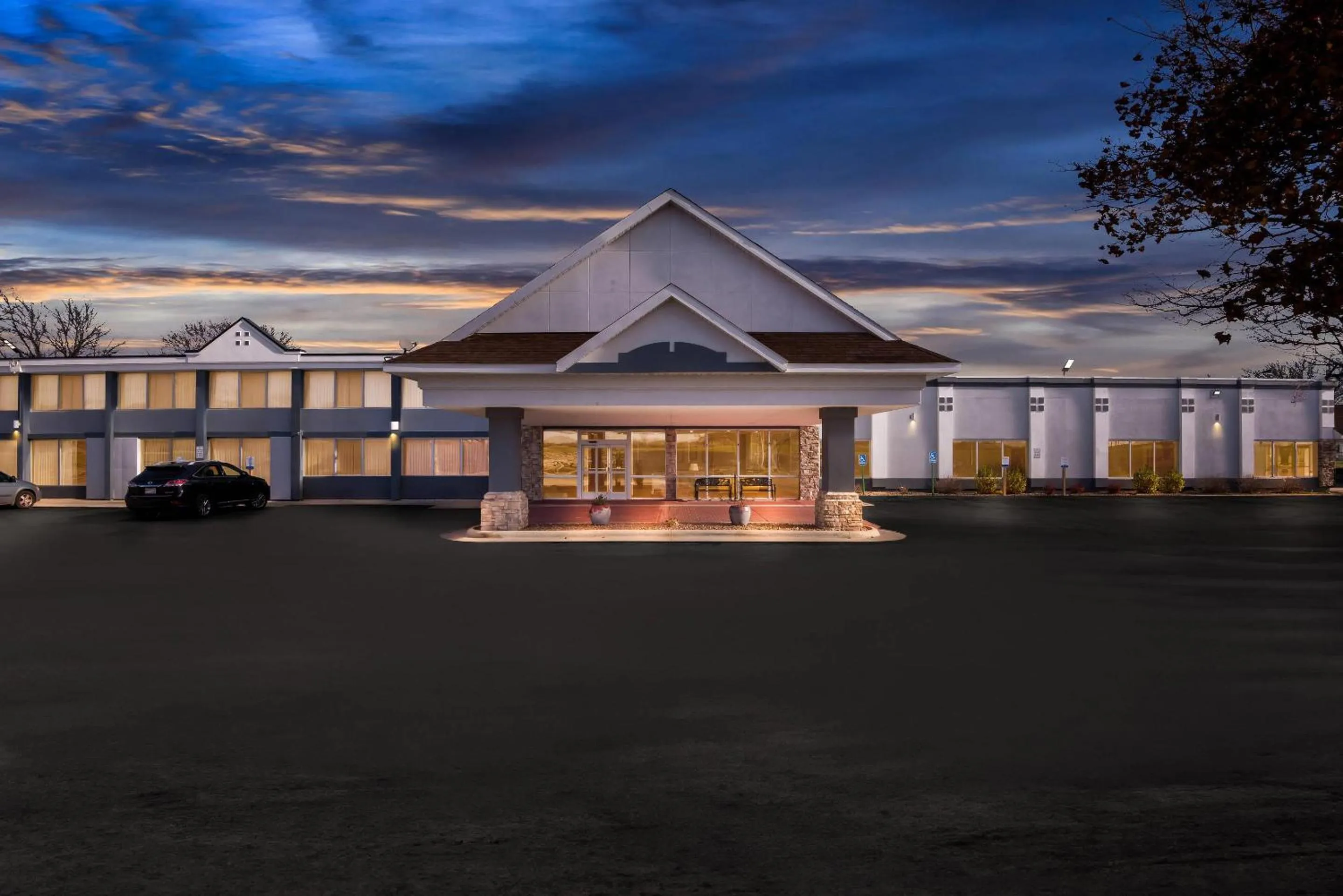 Property building in Quality Inn Fort Dodge