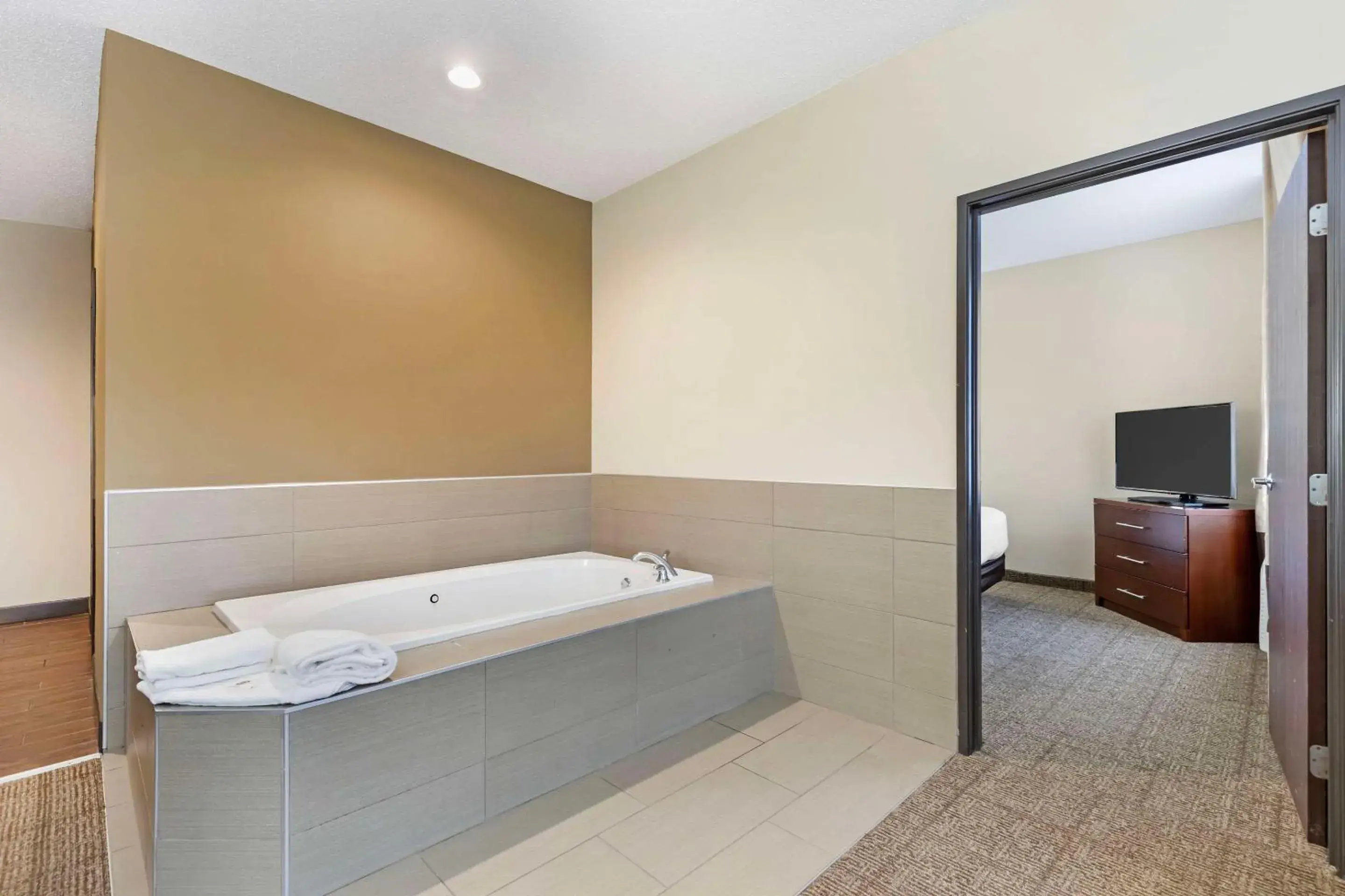 Bedroom in Comfort Suites Bedroom in Comfort Suites