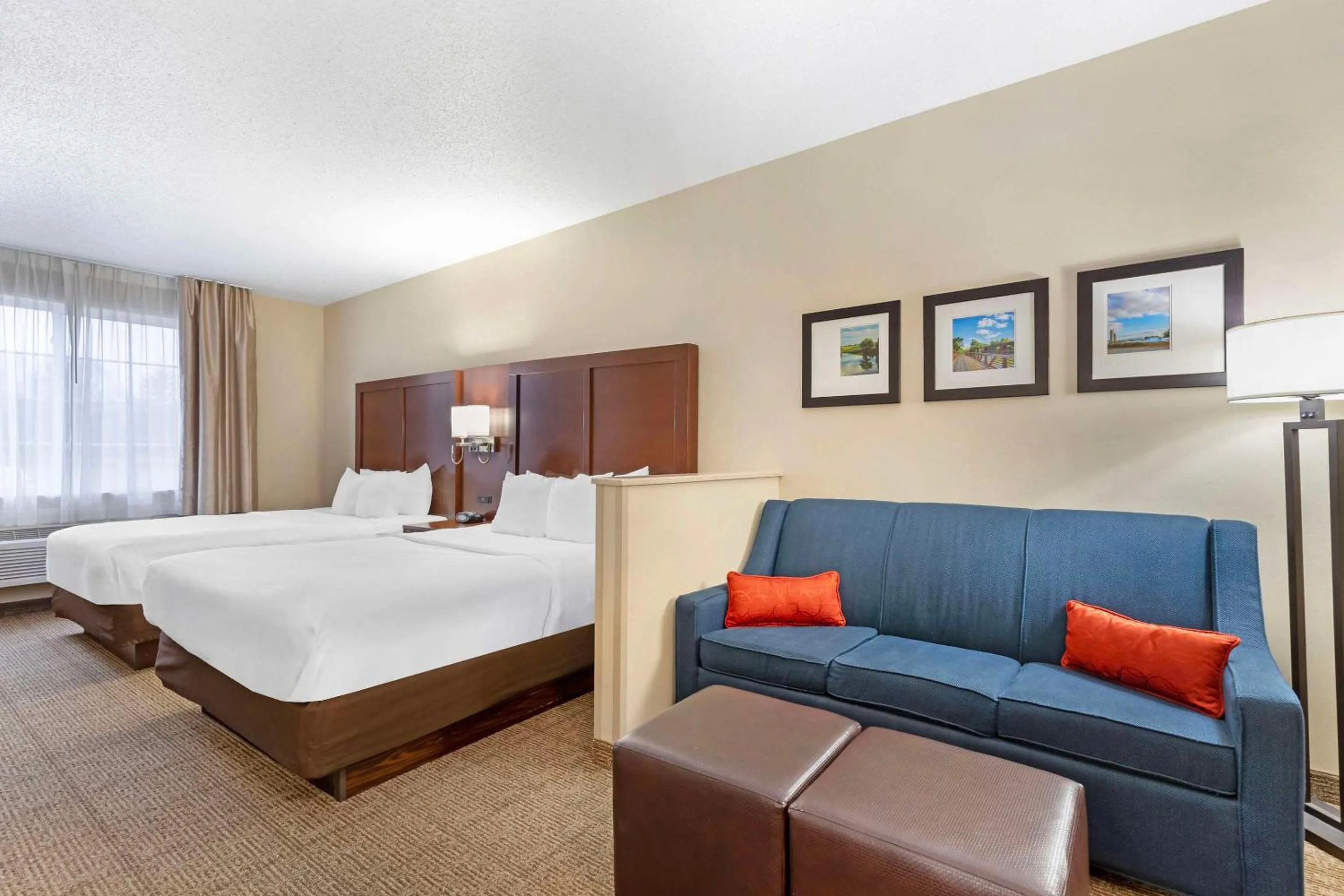 Bedroom, Bed in Comfort Suites