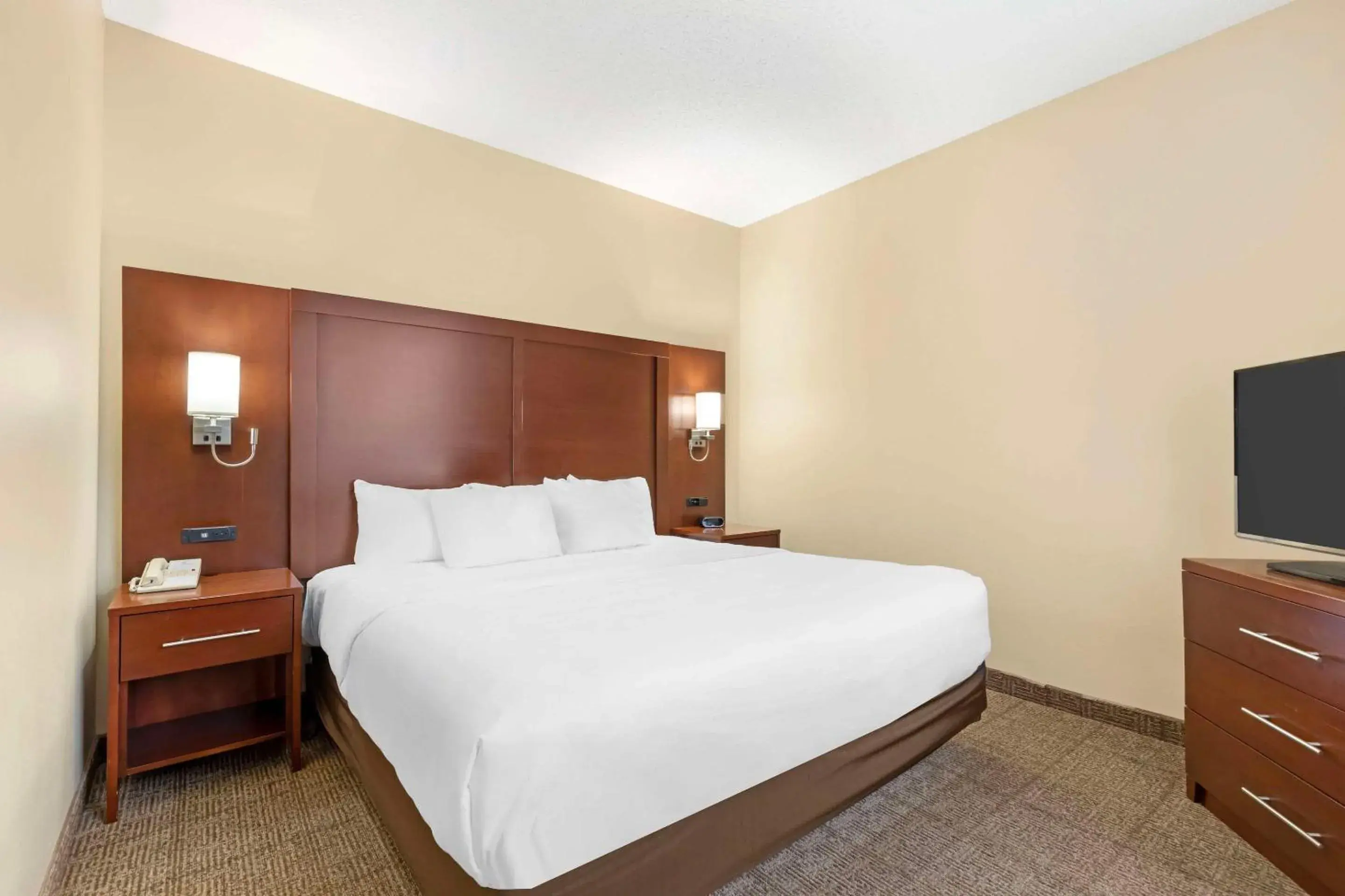 Bedroom, Bed in Comfort Suites Bedroom, Bed in Comfort Suites