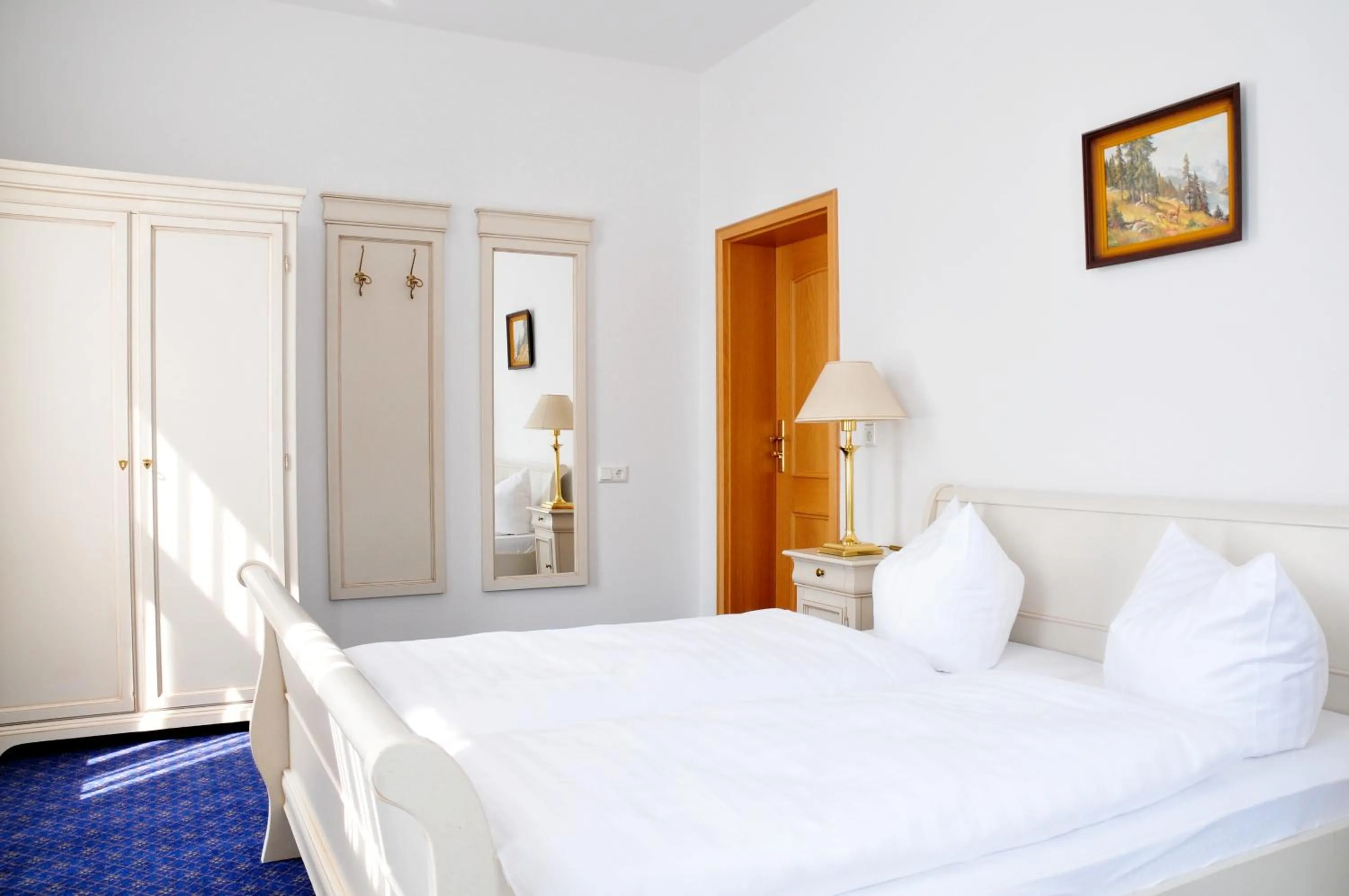 Photo of the whole room, Bed in Fürstenhof Wernigerode Garni