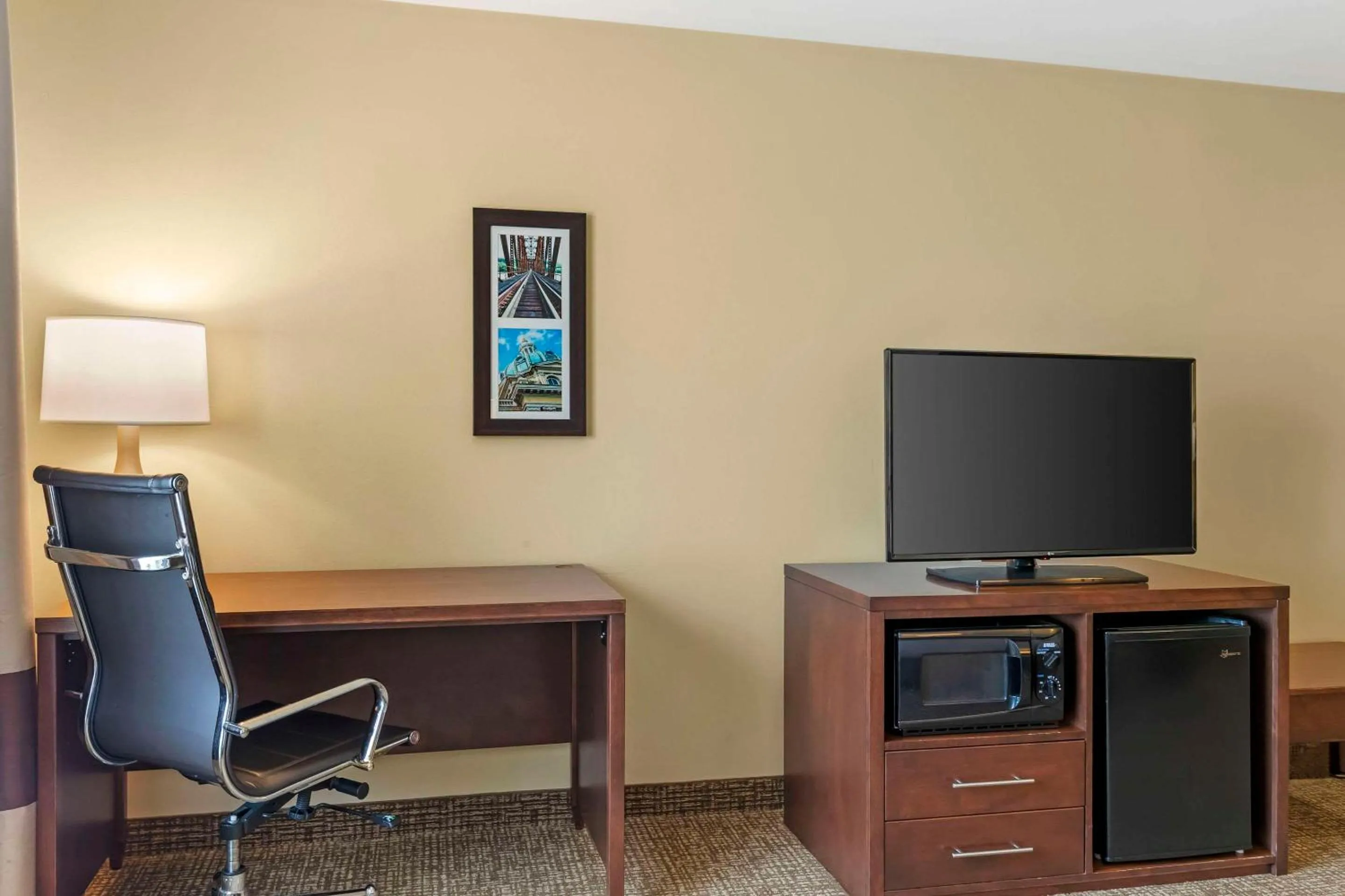 Bedroom in Comfort Inn & Suites Grinnell near I-80