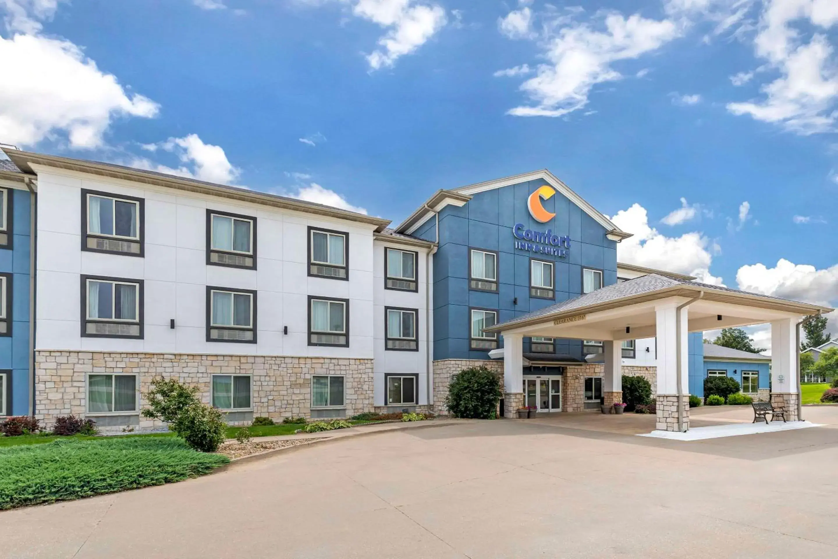 Property building in Comfort Inn & Suites Grinnell near I-80 Property building in Comfort Inn & Suites Grinnell near I-80