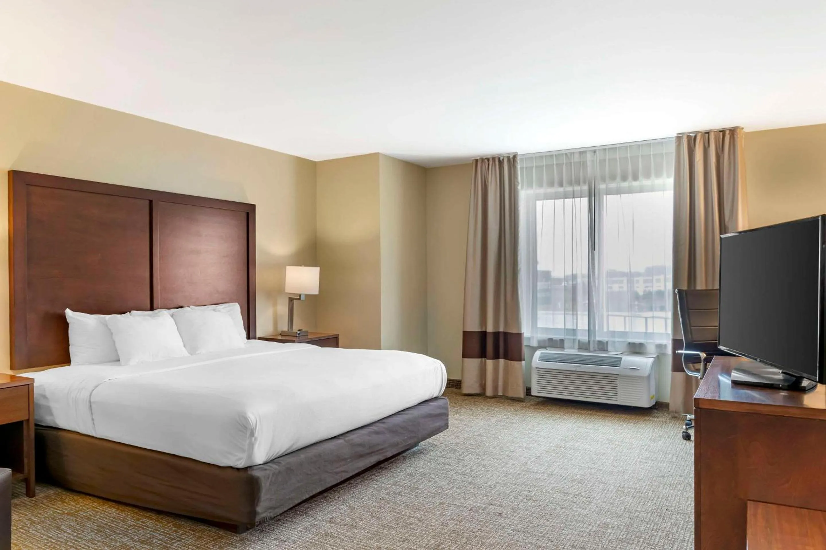 Bedroom, Bed in Comfort Inn & Suites Grinnell near I-80