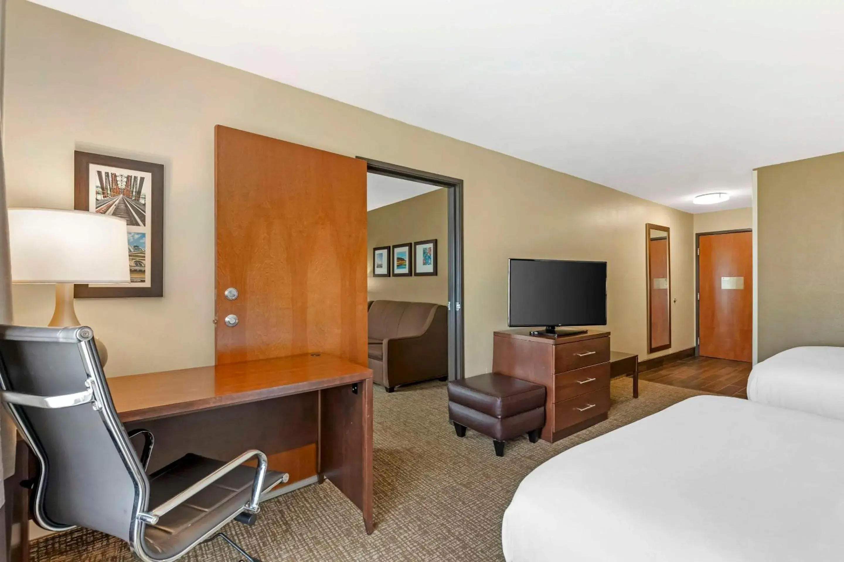 Bedroom, Bed in Comfort Inn & Suites Grinnell near I-80 Bedroom, Bed in Comfort Inn & Suites Grinnell near I-80