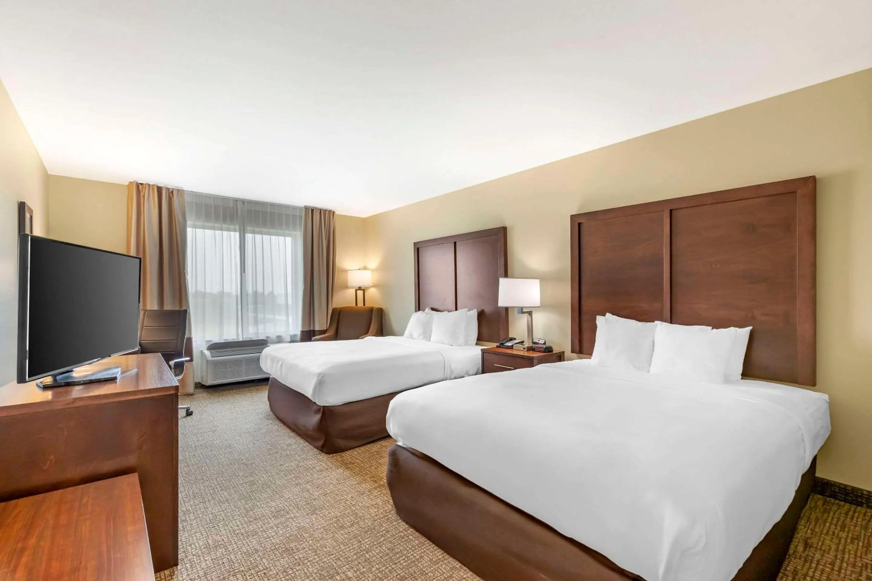 Bedroom, Bed in Comfort Inn & Suites Grinnell near I-80