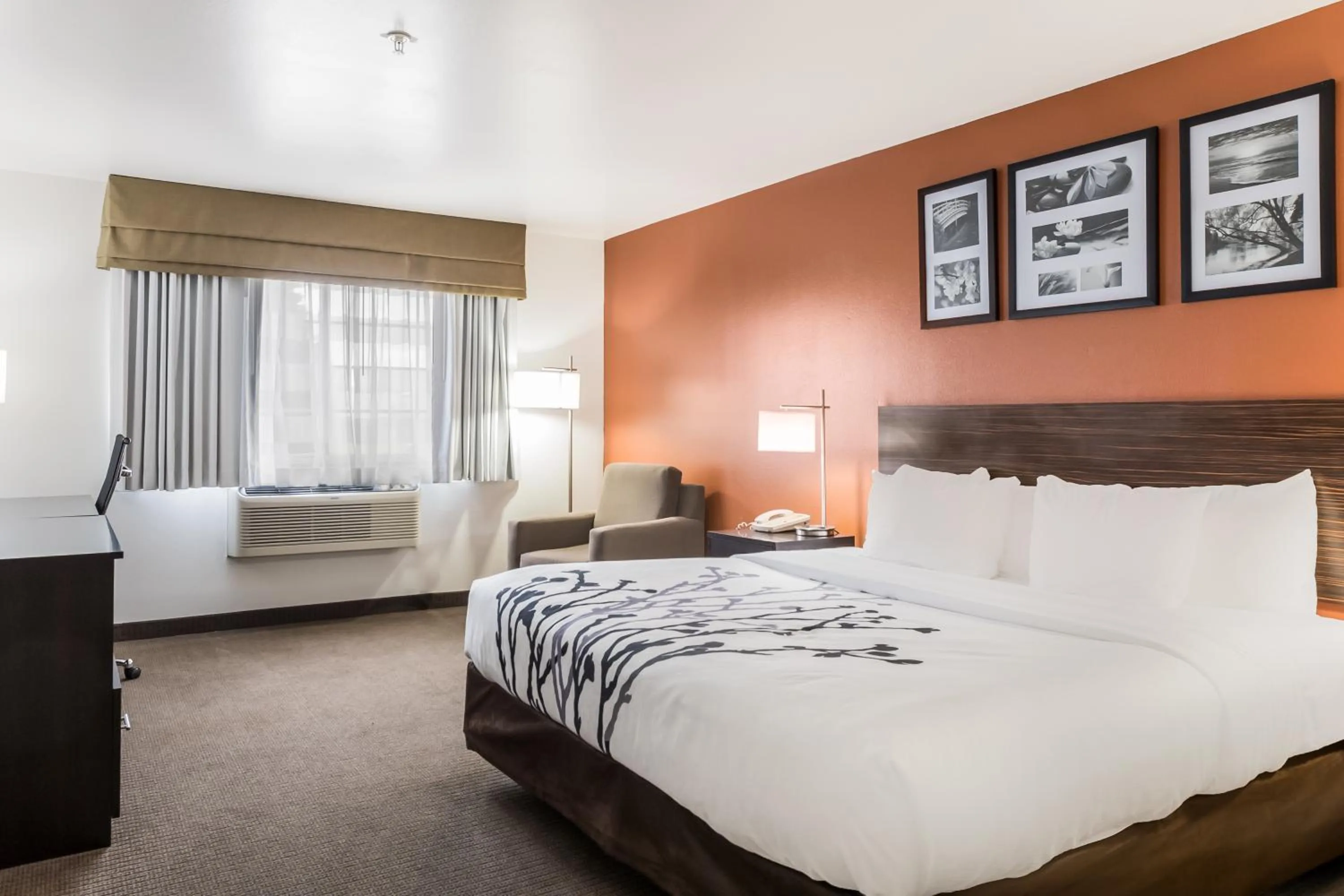 Bed in Sleep Inn & Suites North Liberty - Liberty City