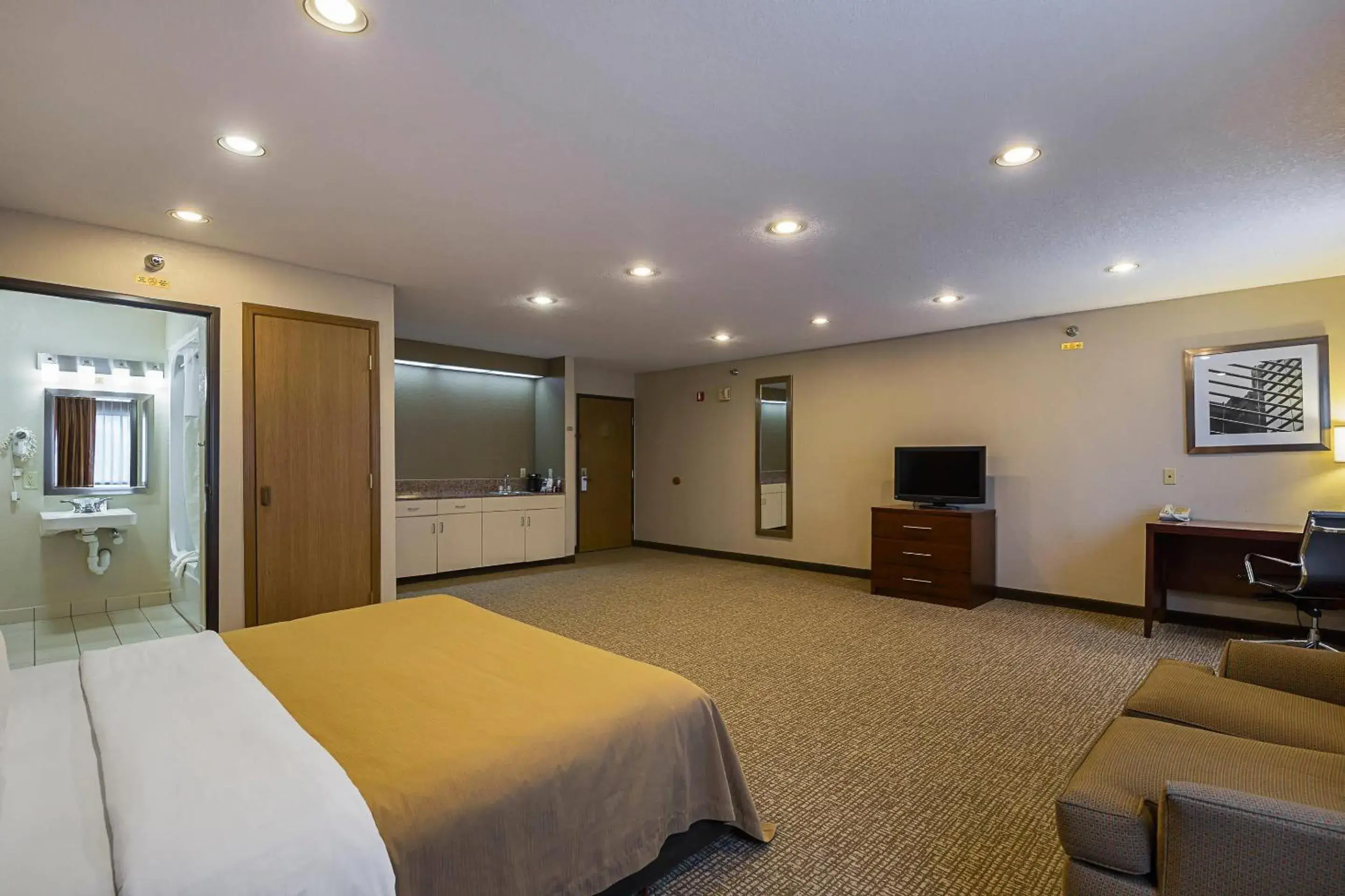 Bedroom, Bed in Quality Inn Waverly Bedroom, Bed in Quality Inn Waverly