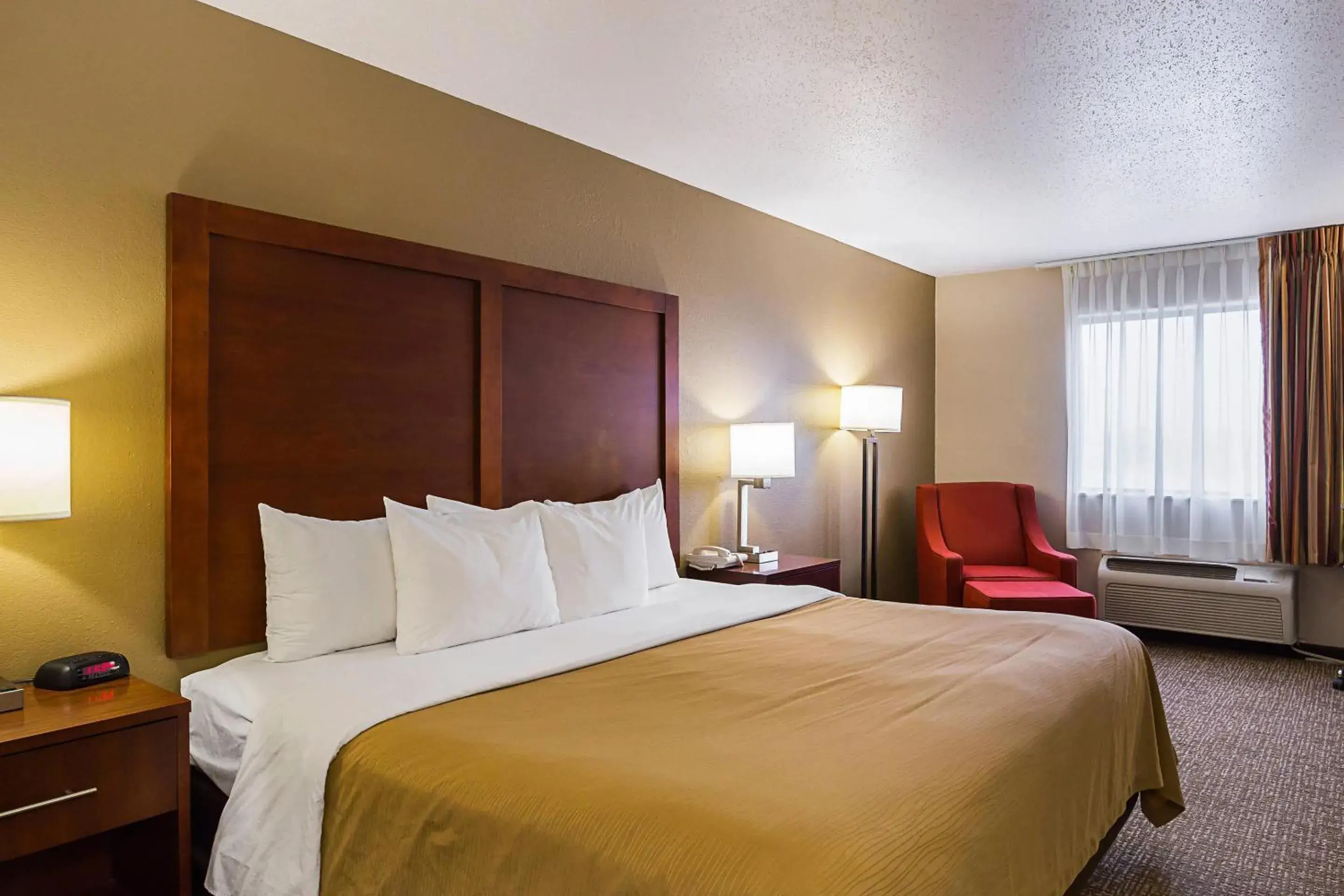 Bedroom, Bed in Quality Inn Waverly Bedroom, Bed in Quality Inn Waverly