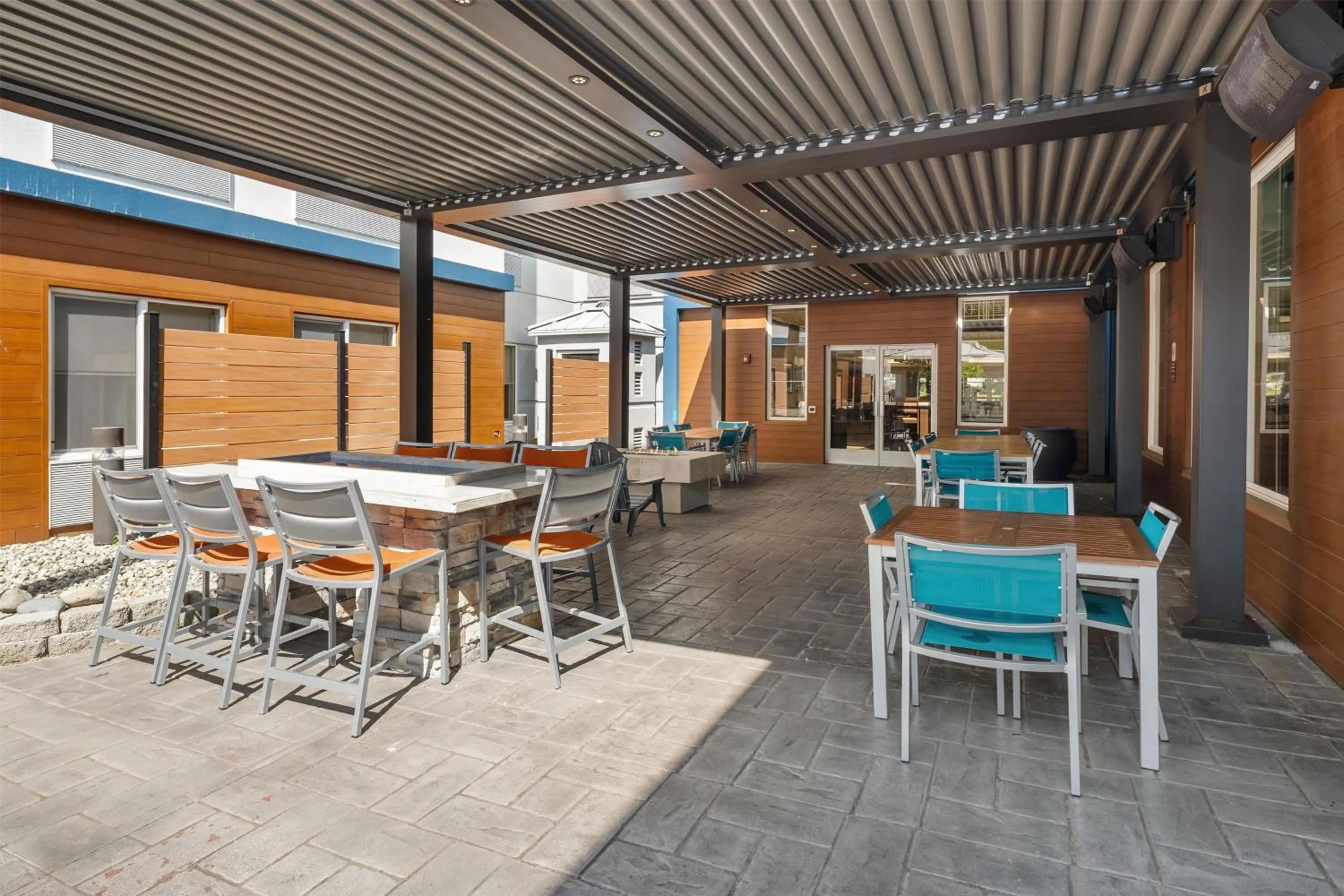 Patio in Hampton Inn & Suites Seattle North/Lynnwood