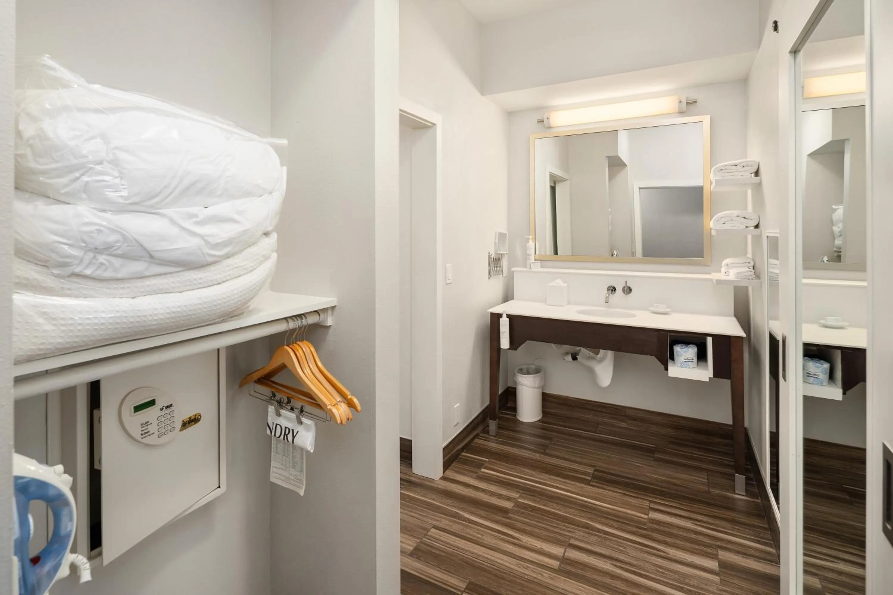 Bathroom in Hampton Inn & Suites Seattle North/Lynnwood