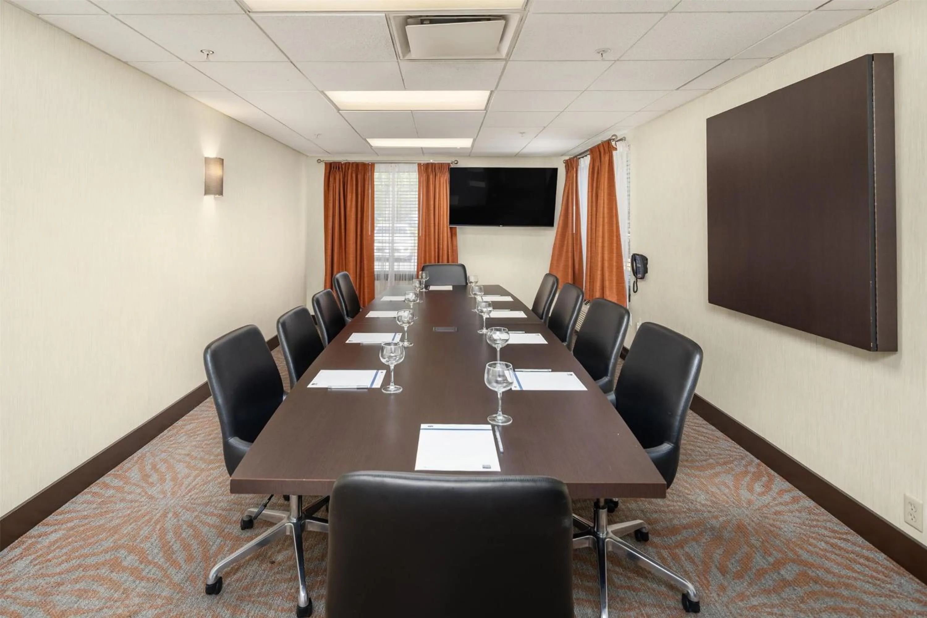 Meeting/conference room in Hampton Inn & Suites Seattle North/Lynnwood