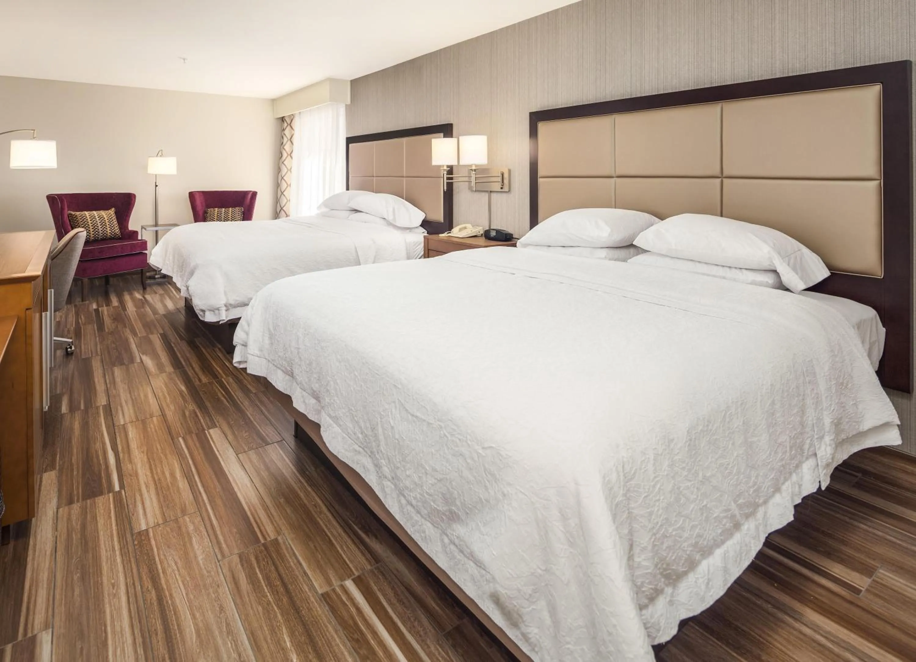 Bed in Hampton Inn & Suites Seattle North/Lynnwood