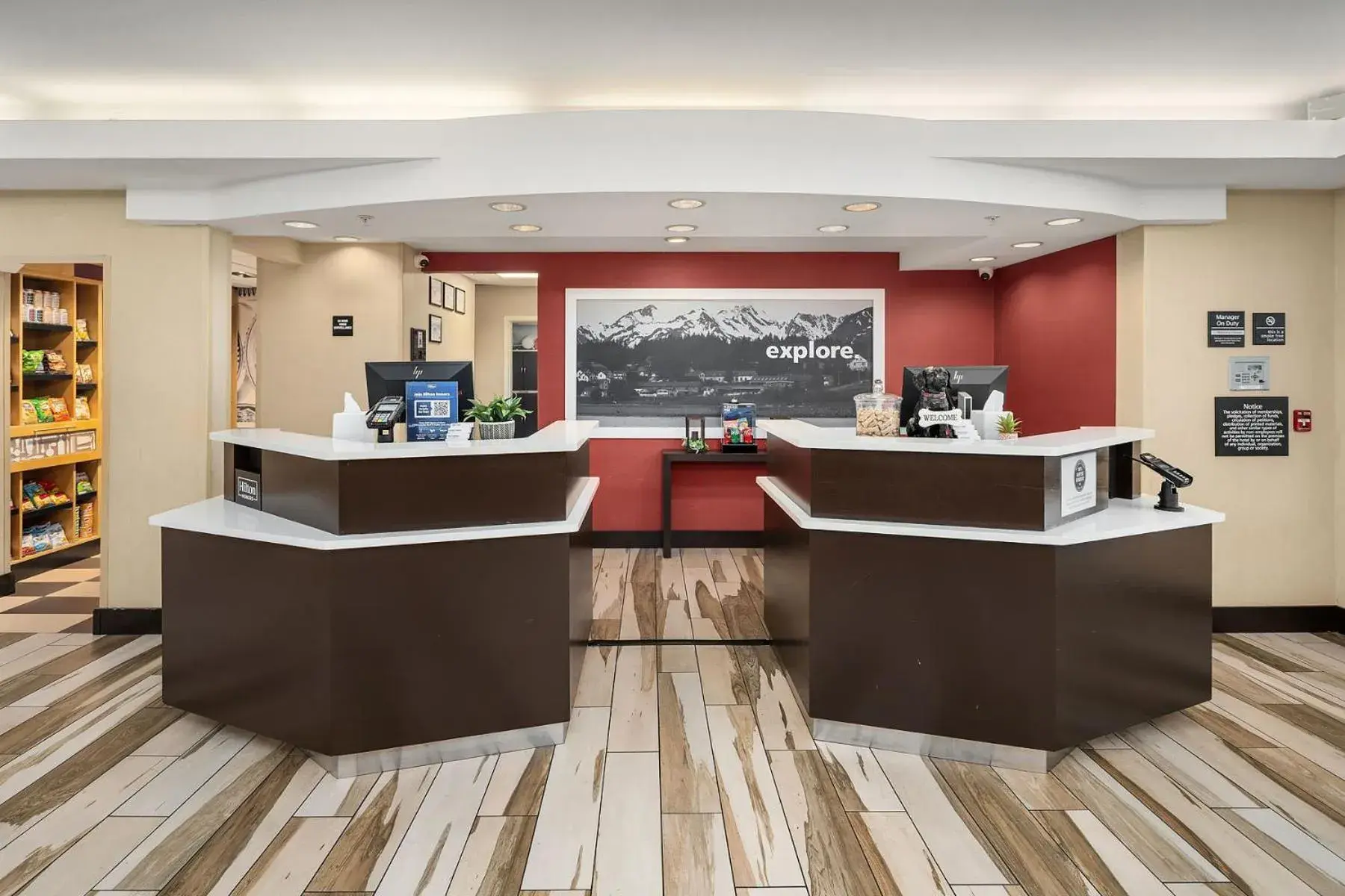 Lobby or reception in Hampton Inn & Suites Seattle North/Lynnwood Lobby or reception in Hampton Inn & Suites Seattle North/Lynnwood