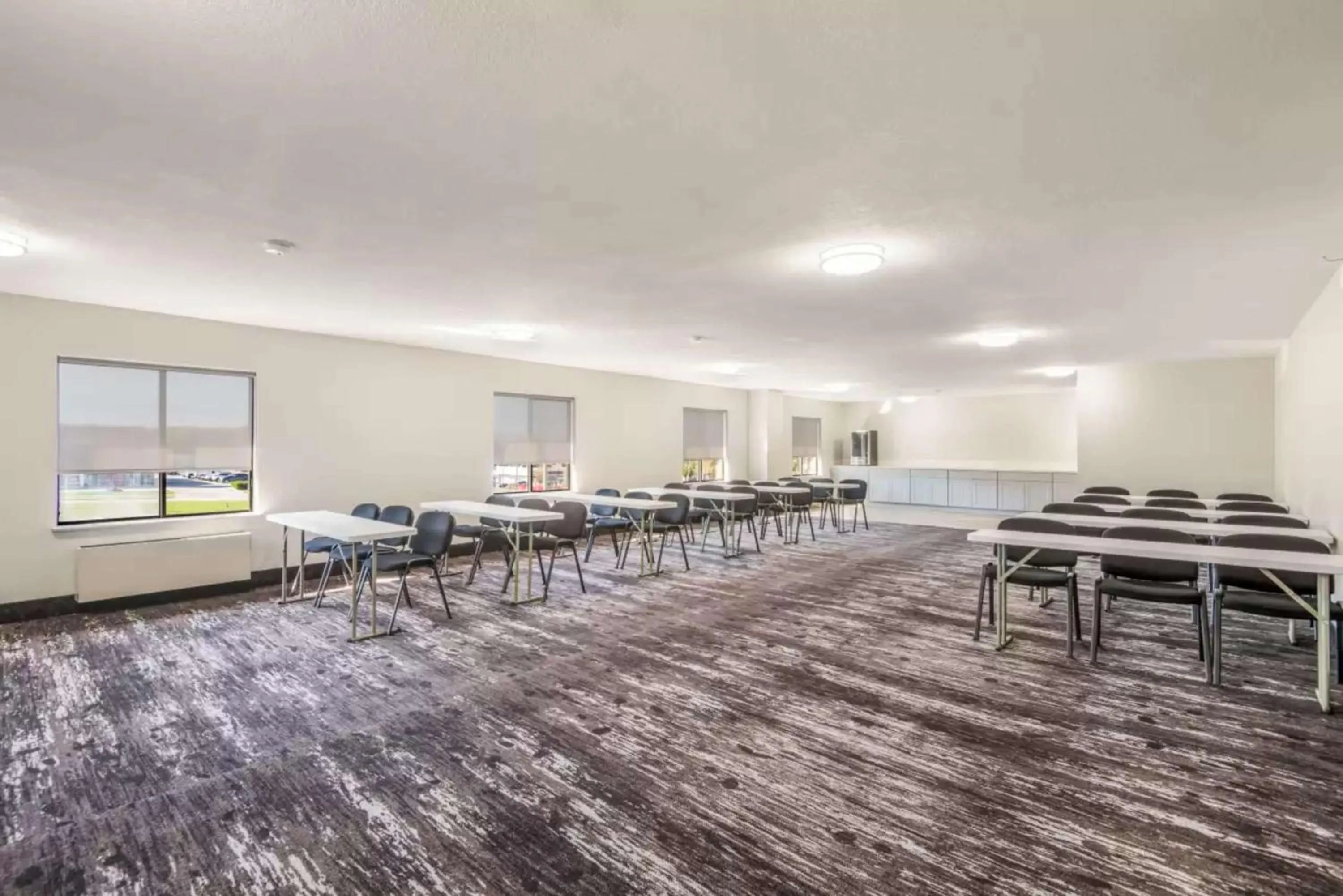 Meeting/conference room in Sonesta Essential Des Moines