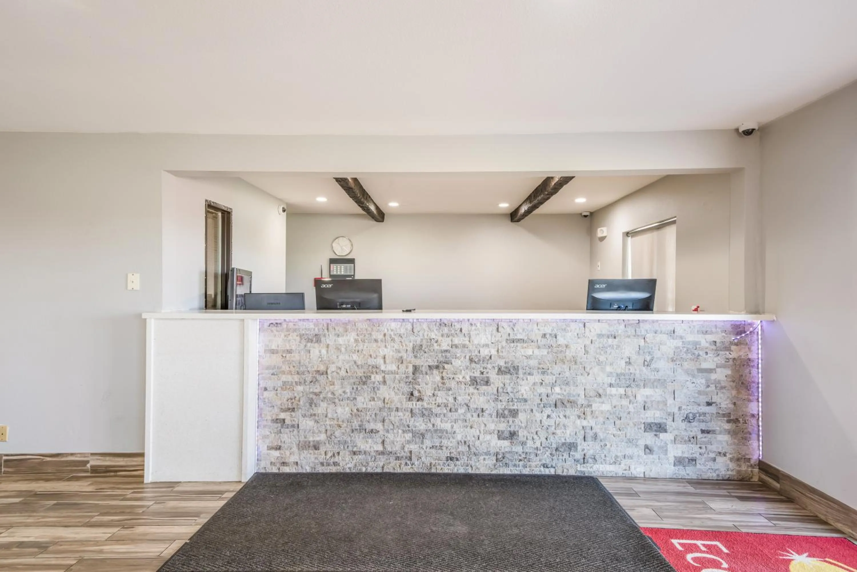 Lobby or reception in Sonesta Essential Des Moines